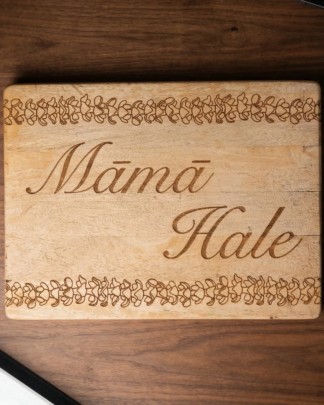 Engraving on a wood sign for Mama Hale House 🏡 What sign would you want to put on your door?

📞(504) 467-7878
📧orders@crescentstamp.com
📍1005 Central Ave, Metairie, LA 70001