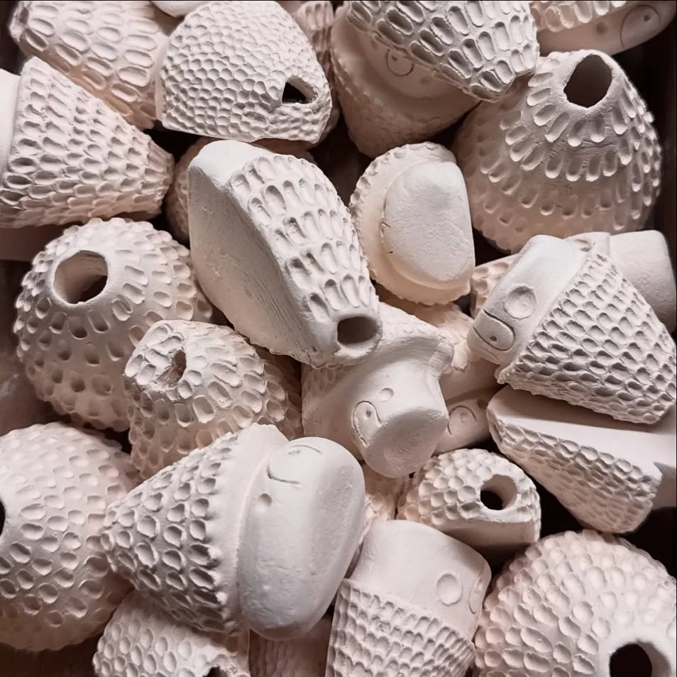 Piles of piles!
Edit: These little guys are actually already glazed now, they’re waiting to get fired in the kiln. We’ll see how the glaze comes out! β€οΈ
#cermicart #HandmadeCeramics #PotteryLove #ClayCreation #CeramicDesign #MiniCerami