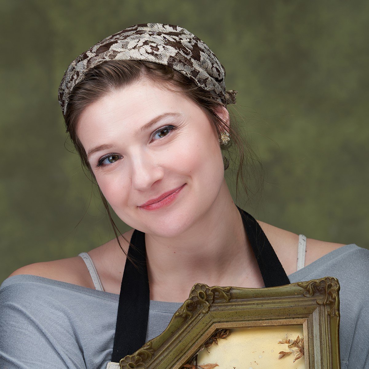 Juliana_Laury_square.jpg
