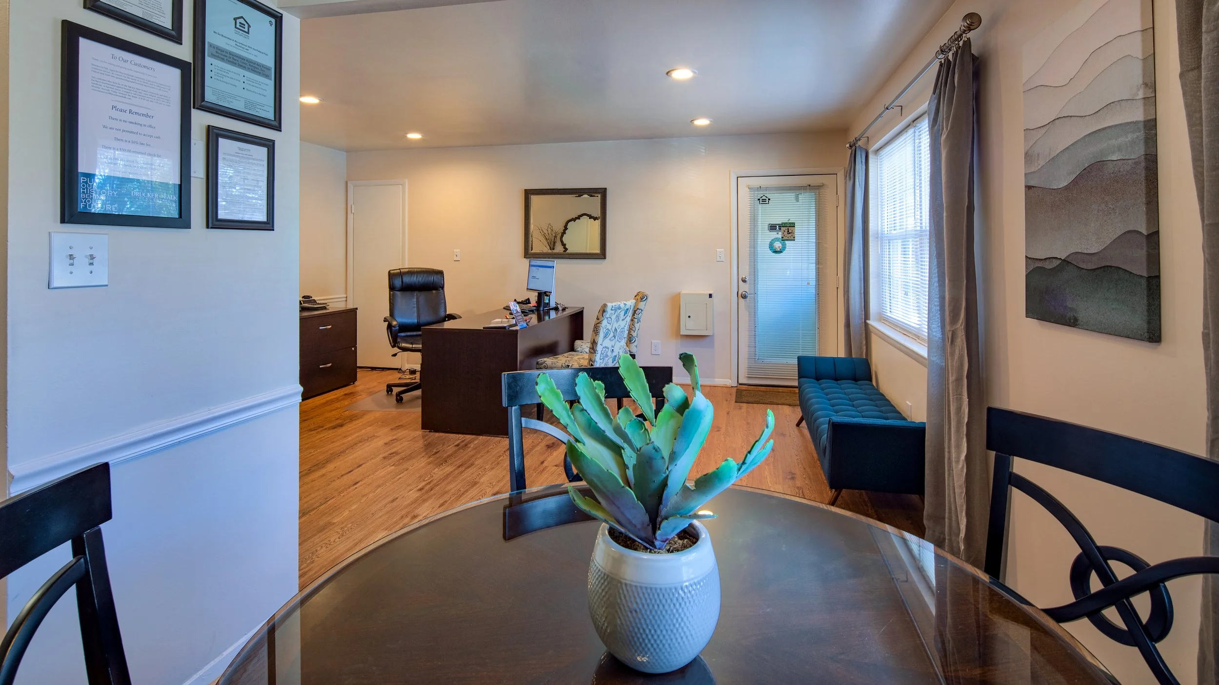 Leasing_Office_Interior_Hidenwood_North_18_RedDoor.jpg