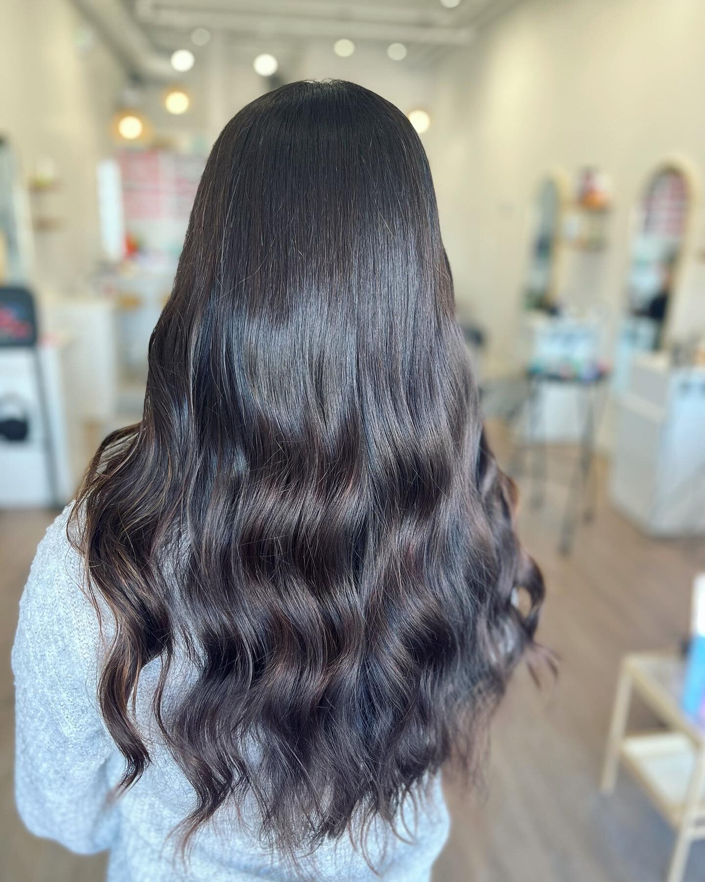 ::Shine: Emit Light::

Gorgeous Brunette by @angela_karma_beauty_room. 

 Dm @angela_karma_beauty_room to book your next appointment. 
.
.
.
.
.
.
.
.
.
.
.
#oakville #oakvillesalon #oakvillehairstylist #oakvillehair #downtownoakville #expensivebrune