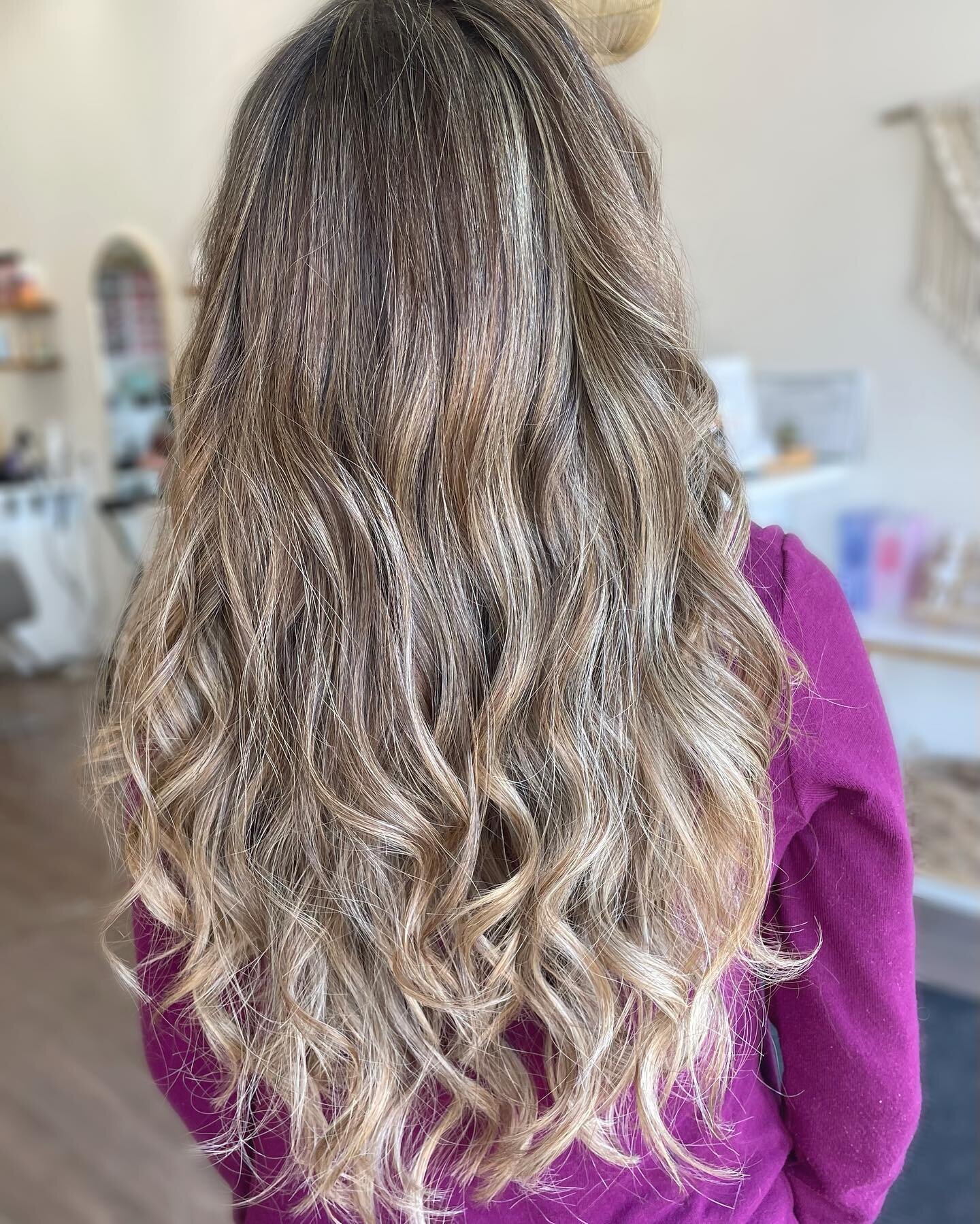 ::Ready for Spring::

Beautiful Traditional Highlights by @divine.hair.artistry 

Dm @divine.hair.artistry to book your next appointment 
.
.
.
.
.
.
.
.
#oakvillesalon #oakvillehairstylist #oakvillehair #oligopro #designmehair #kerrvillage #supoorts
