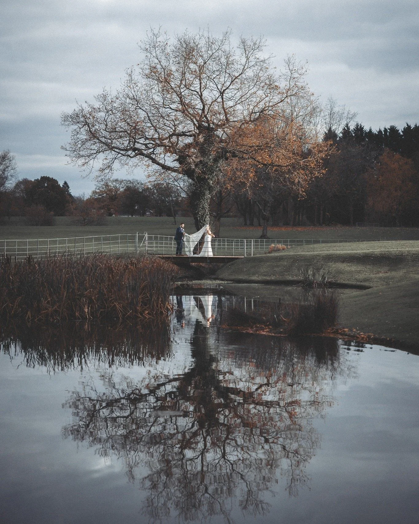 Martyna &amp; Thomas on their atmospheric Autumn evening