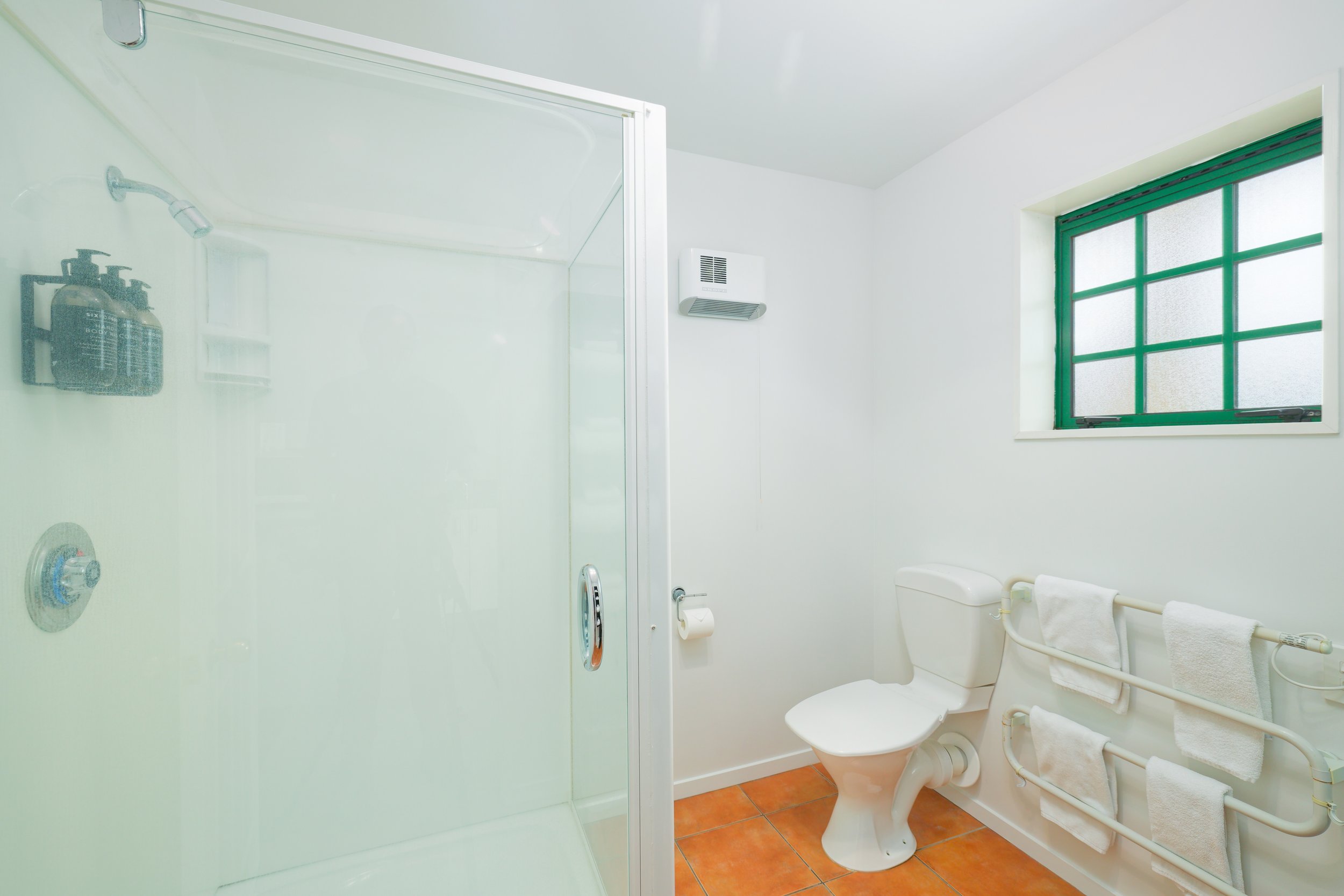 Deluxe Queen Suite Bathroom The Lobster Inn .jpeg