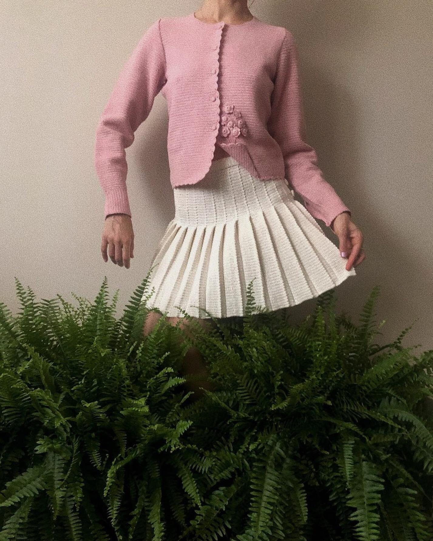 Not only are we OBSESSED with this more than perfect pink @gabrieleskucas ensemble, but you can also try it on this weekend at our pop up! 

Link in bio for RSVP!