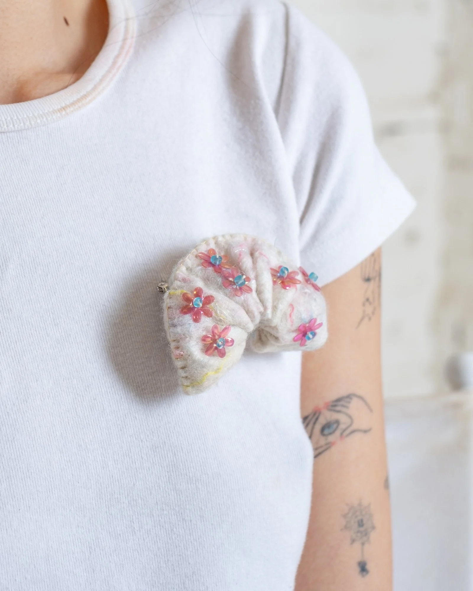SELAER_FW24_ISSHI_FANTASYDUMPLINGBROOCH_SIDE.jpg