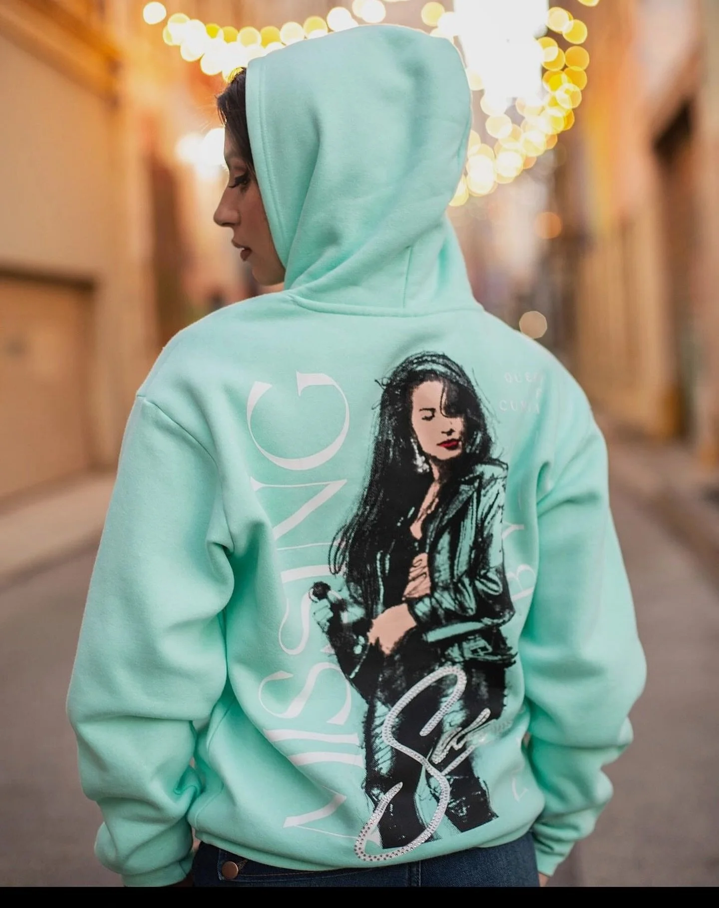 Throwback print for @selenaqofficial /// @shopselenaofficial 

✶ 

✶ 

✶ 

#selena #screenprint #merch #bandmerch