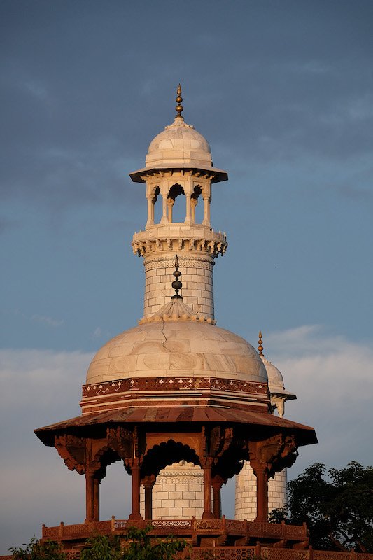 Dome and Minaret aligned, Taj Mahal