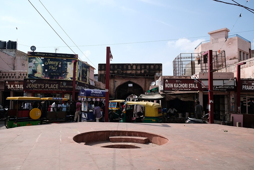 Taj Genj main square
