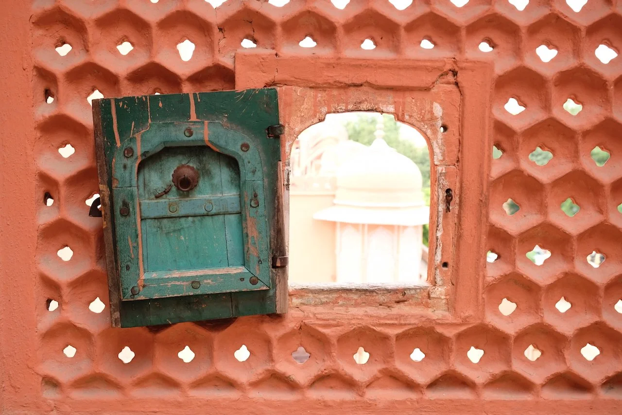 Peeking out, Hawa Mahal
