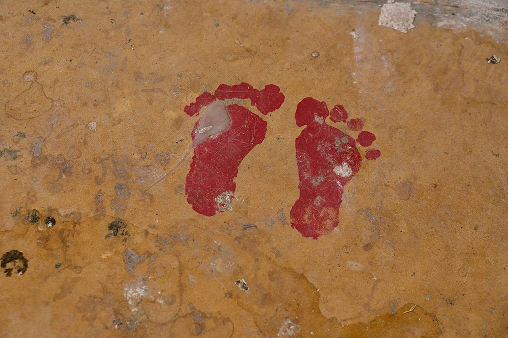 Lots of feet paintings, Jaisalmer