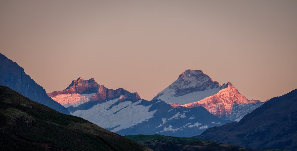 Mt Aspiring ( right ) and Rob Roy Peak at first light