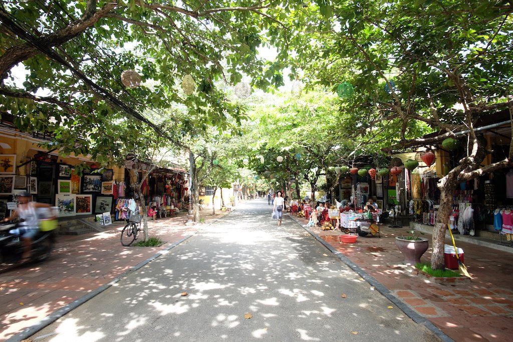 Nguyen Thi Minh Khai ( the other side of Old Town )