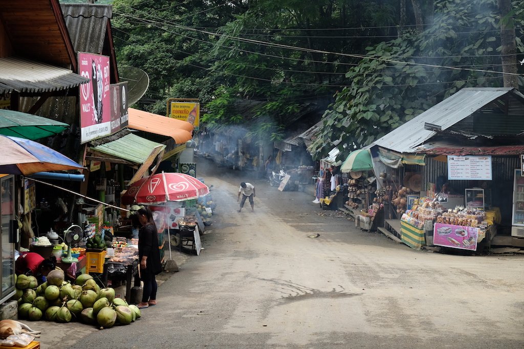 Kuang Si Park market
