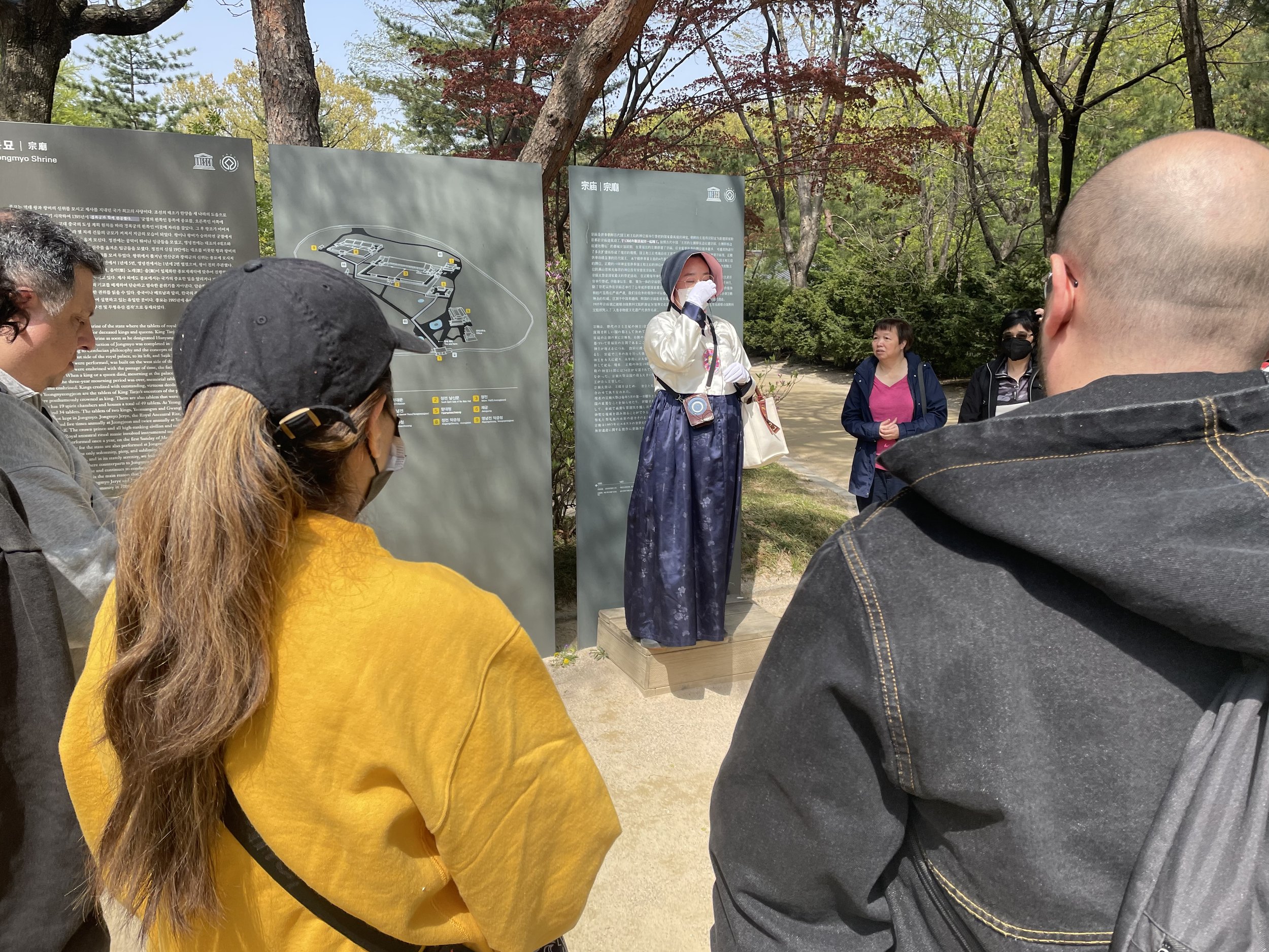 Jongmyo Shrine tour and our guide Ana