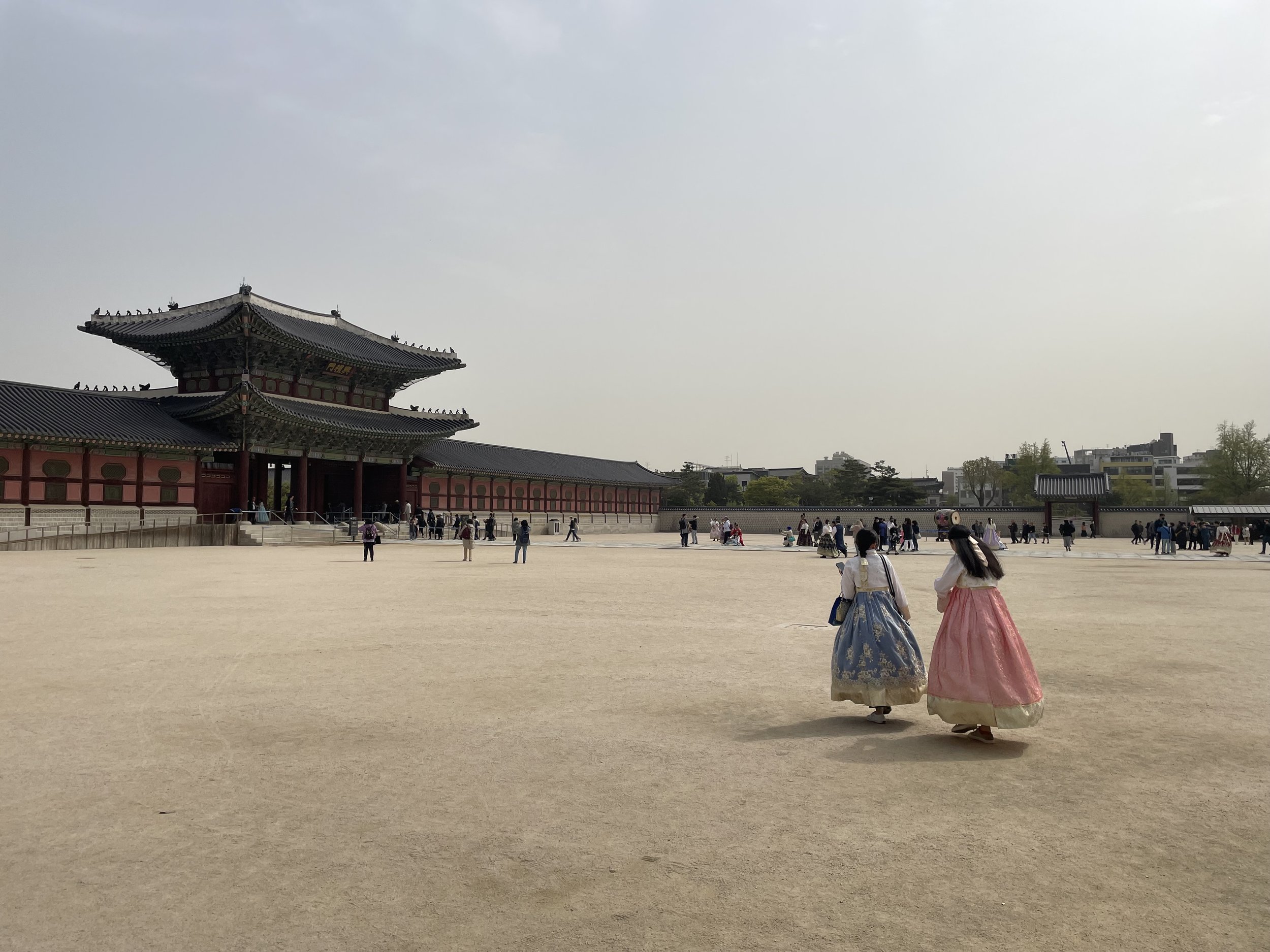 Hanbok at Heungnyemun ( Second Gate ), Gyeongbokgung Palace
