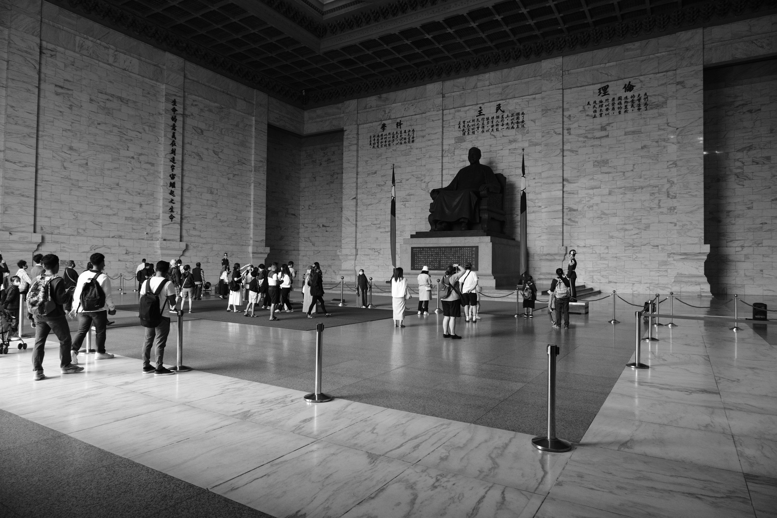 Chiang Kai-Shek Memorial Hall ( bloody photographers )