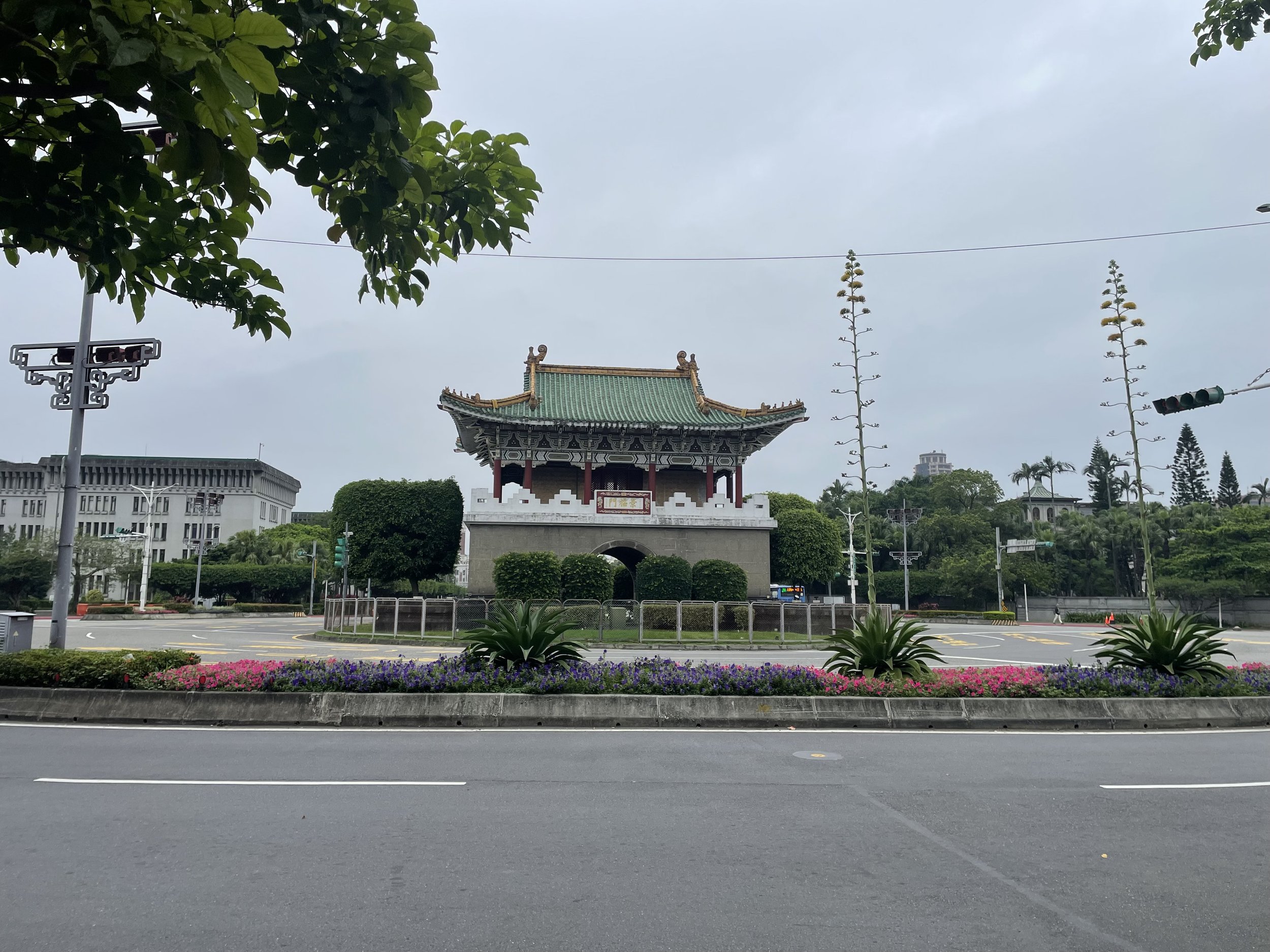 East Gate ( round-a-bout ), Taipei