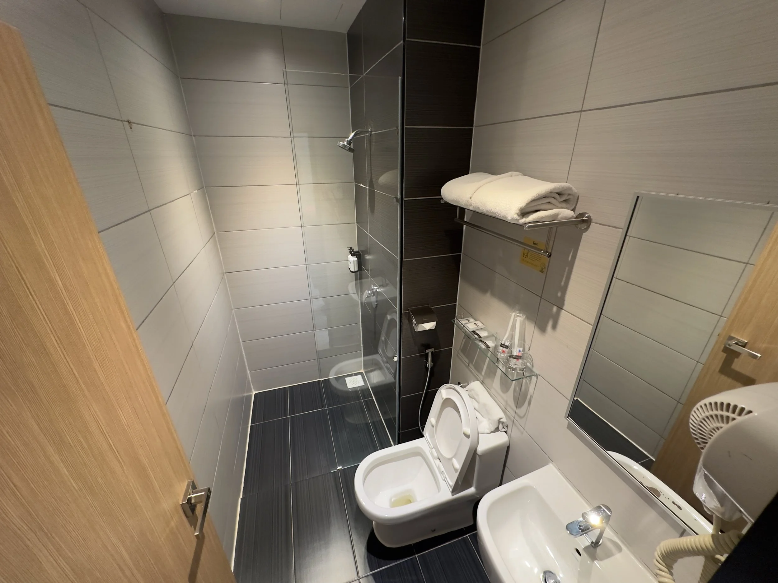 Room 621, Fives Hotel