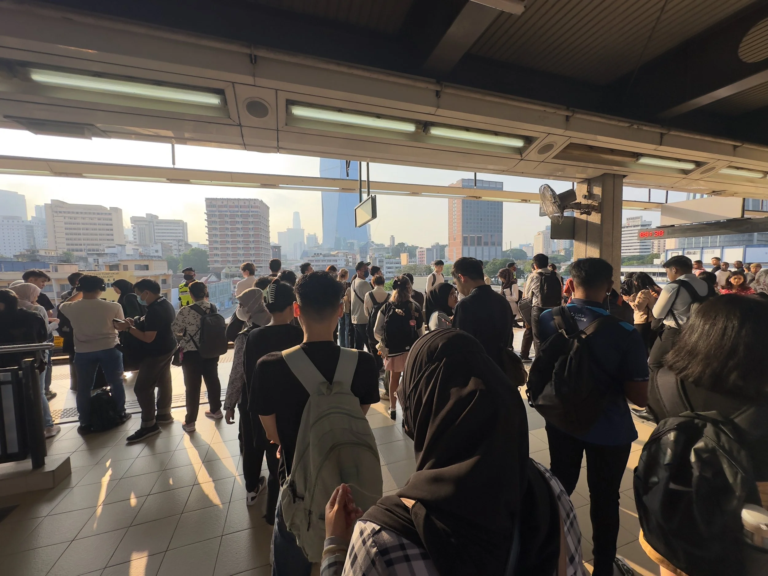Morning Commute, Pasar Seni Station