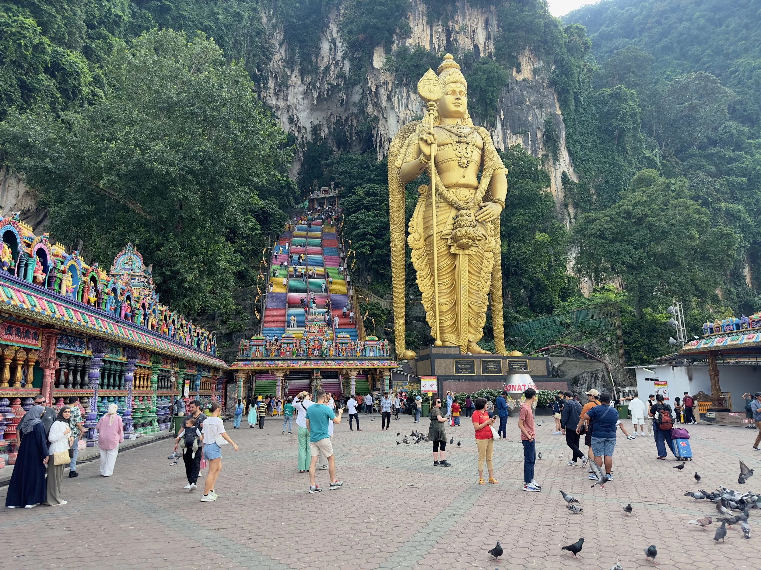 Batu Cave entry and Murugan Statue