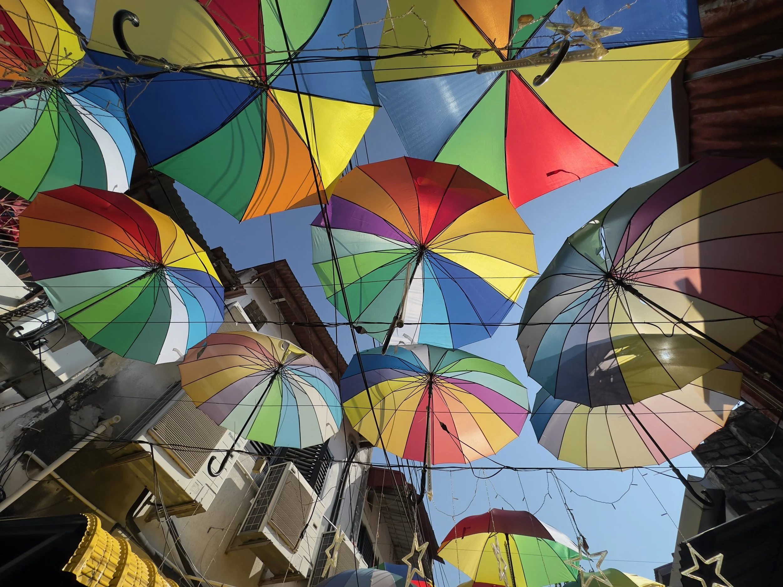 Umbrella Alley ( Larong Song Hong ), Old Town