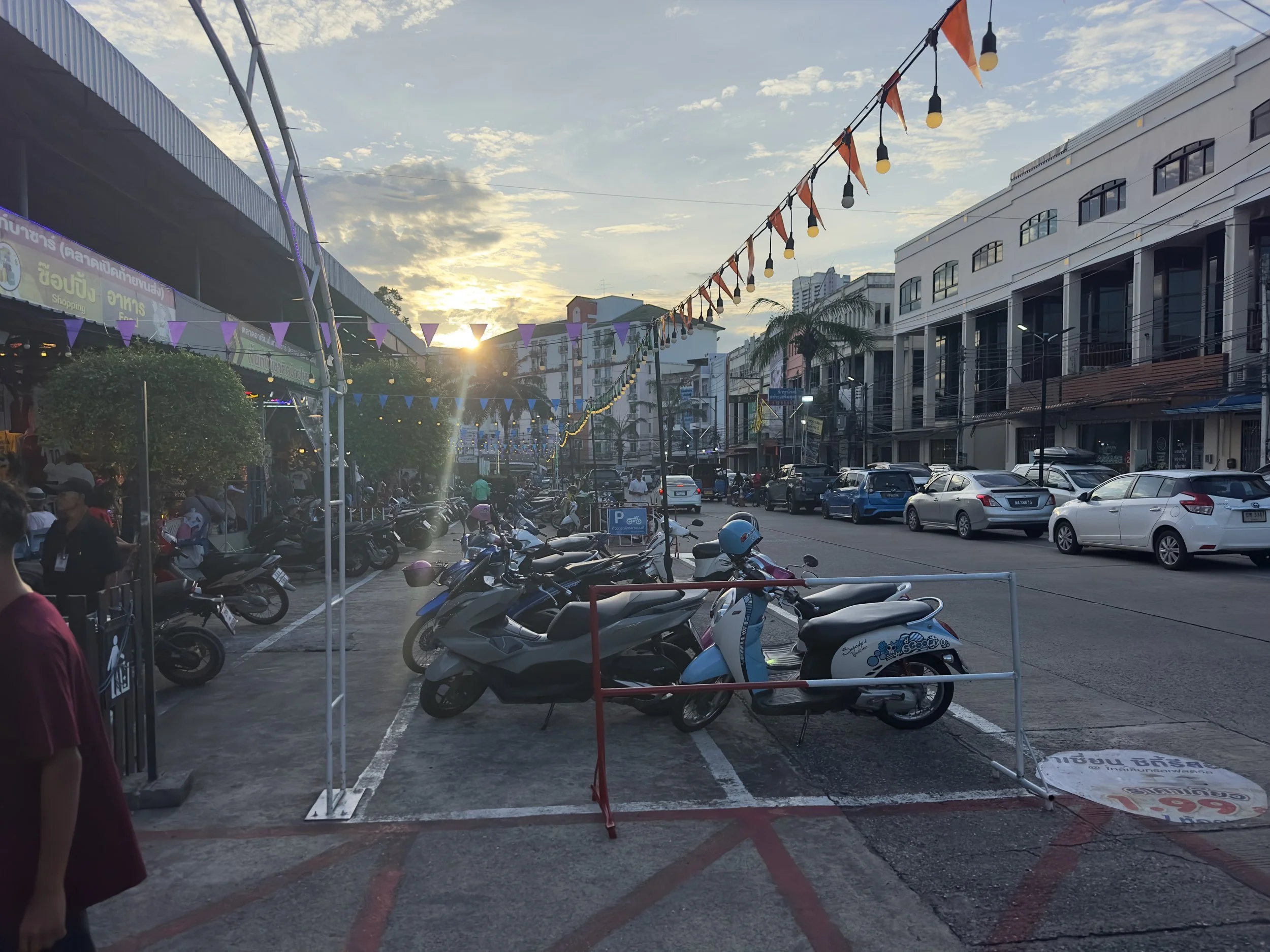 ASEAN Market, Thonon Chotevittayakul 5