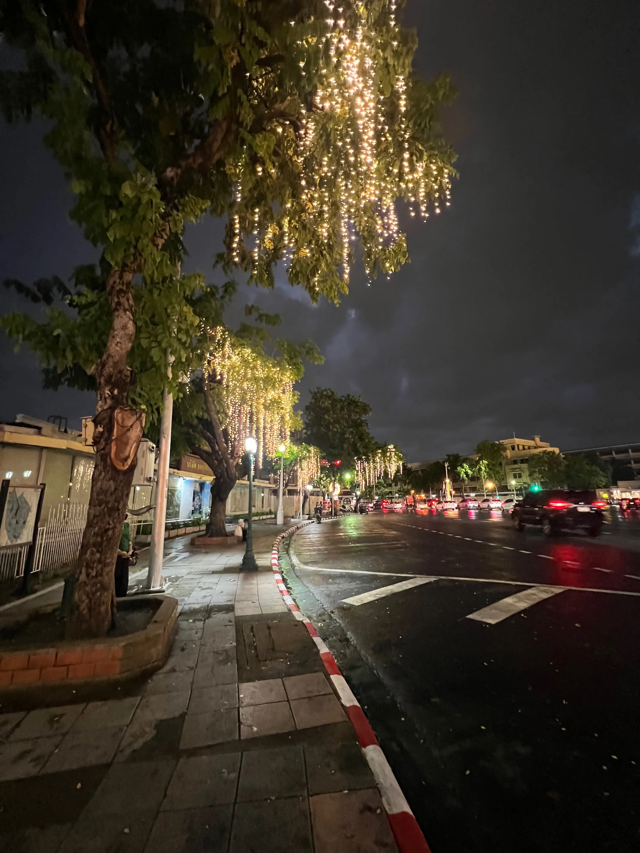 Ratchadamnoen Klang Road