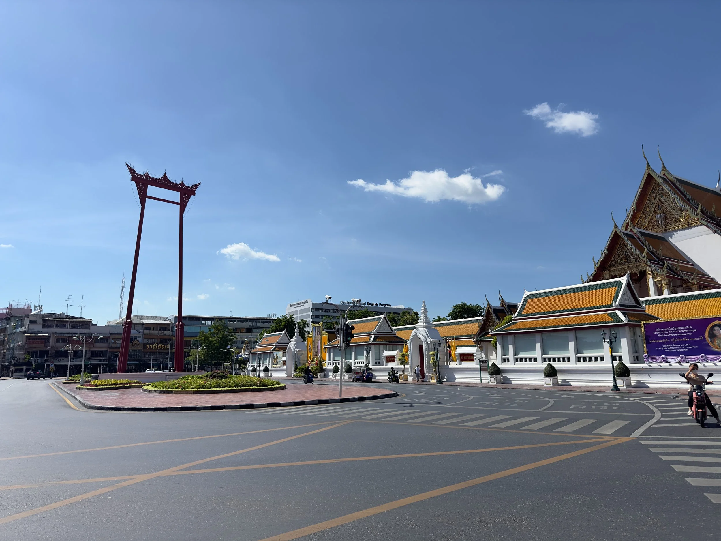 Giant Swing and Wat Suthat Thep Wararam Ratchaworamahawihan