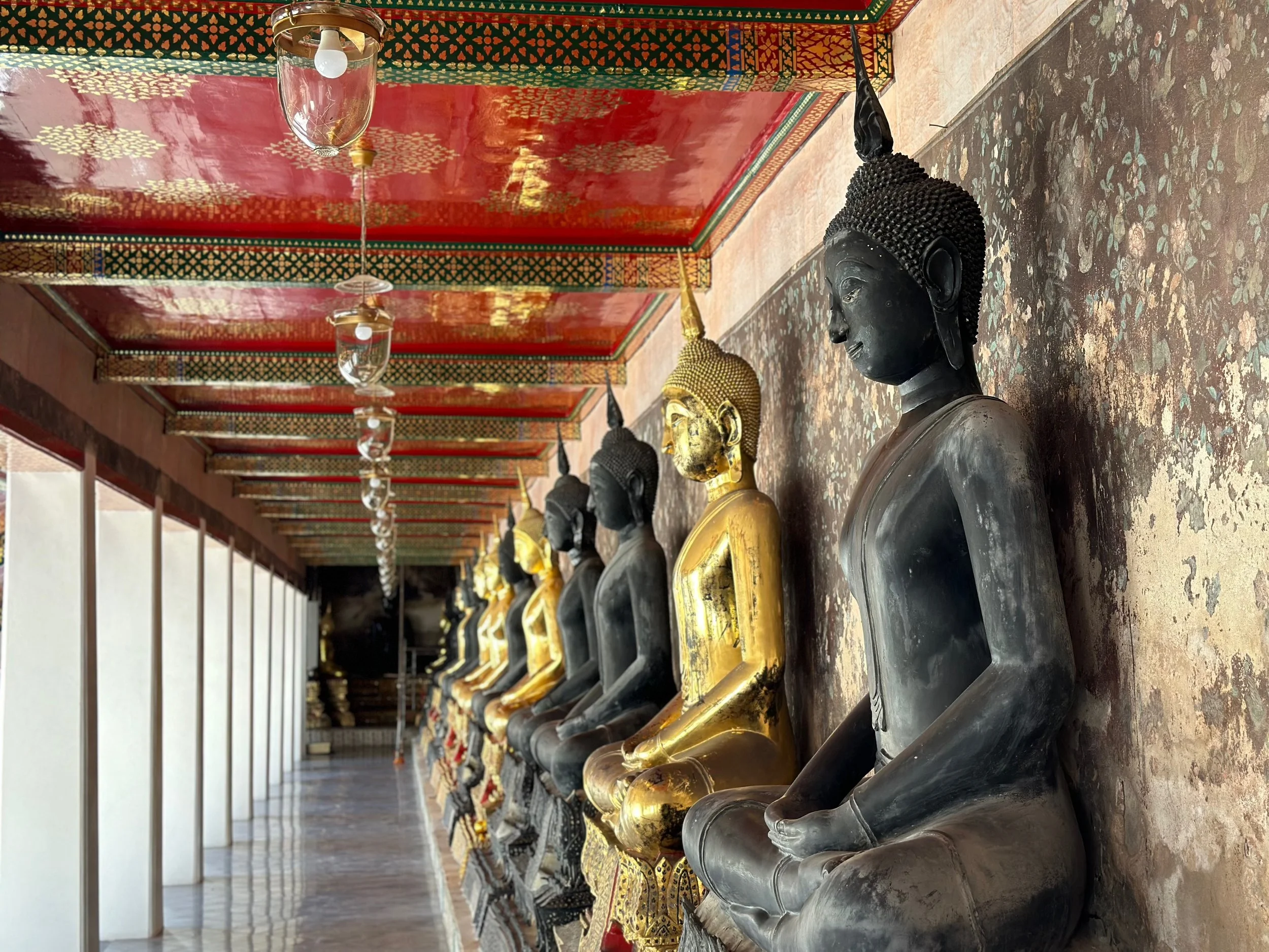 So many Buddha, Wat Suthat Thep Wararam Ratchaworamahawihan