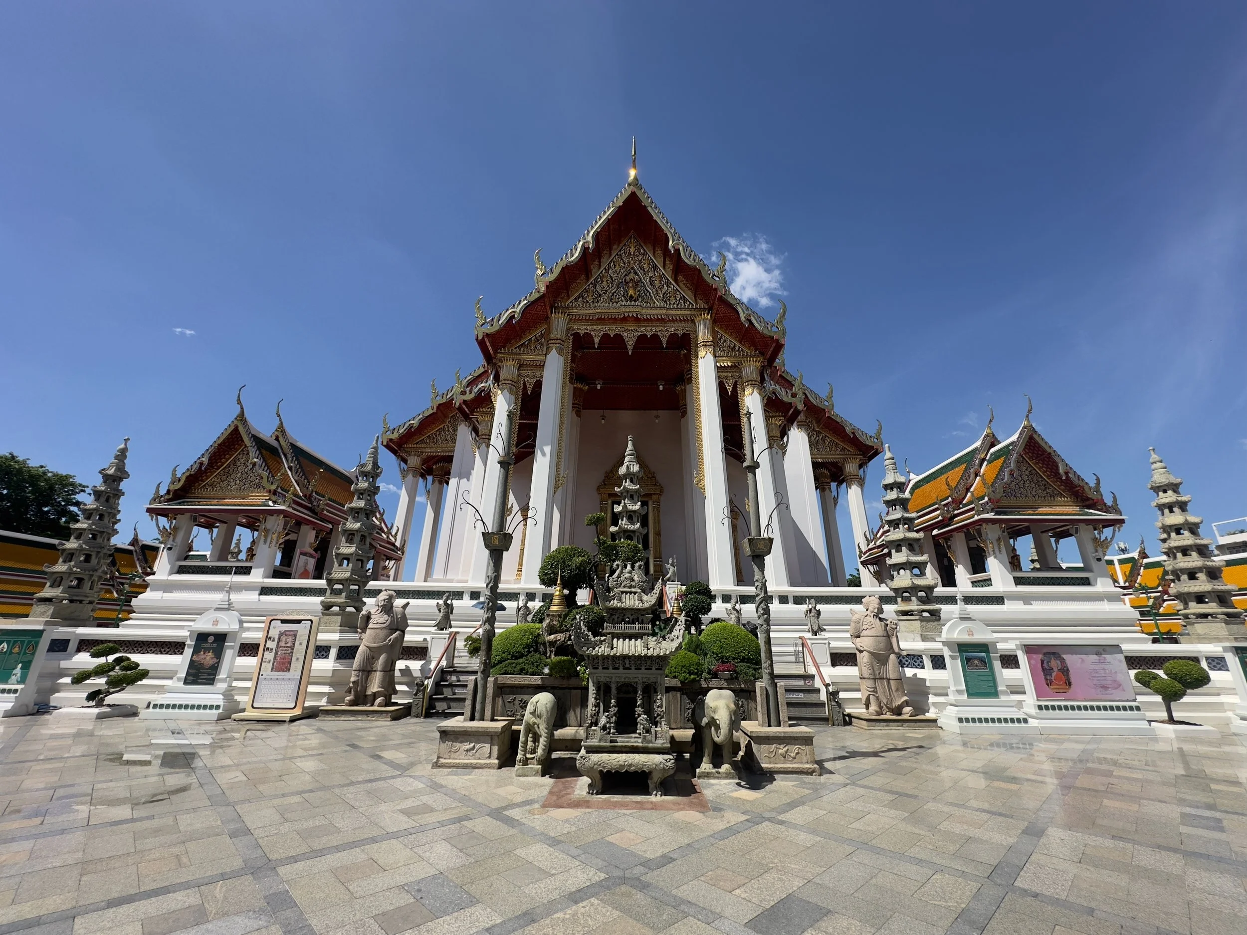 Wat Suthat Thep Wararam Ratchaworamahawihan