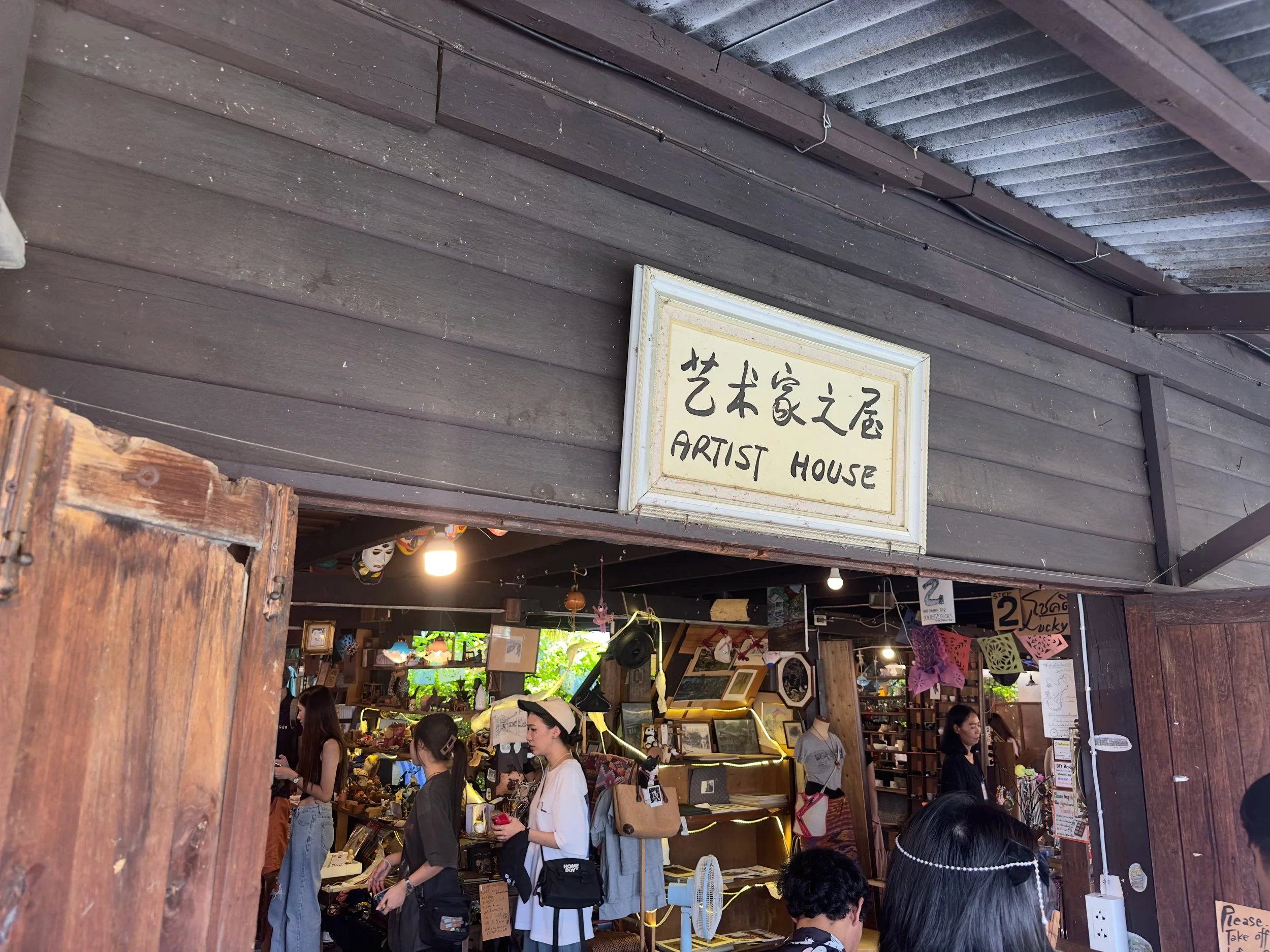 Artists House, Khlong Bang Luang Market