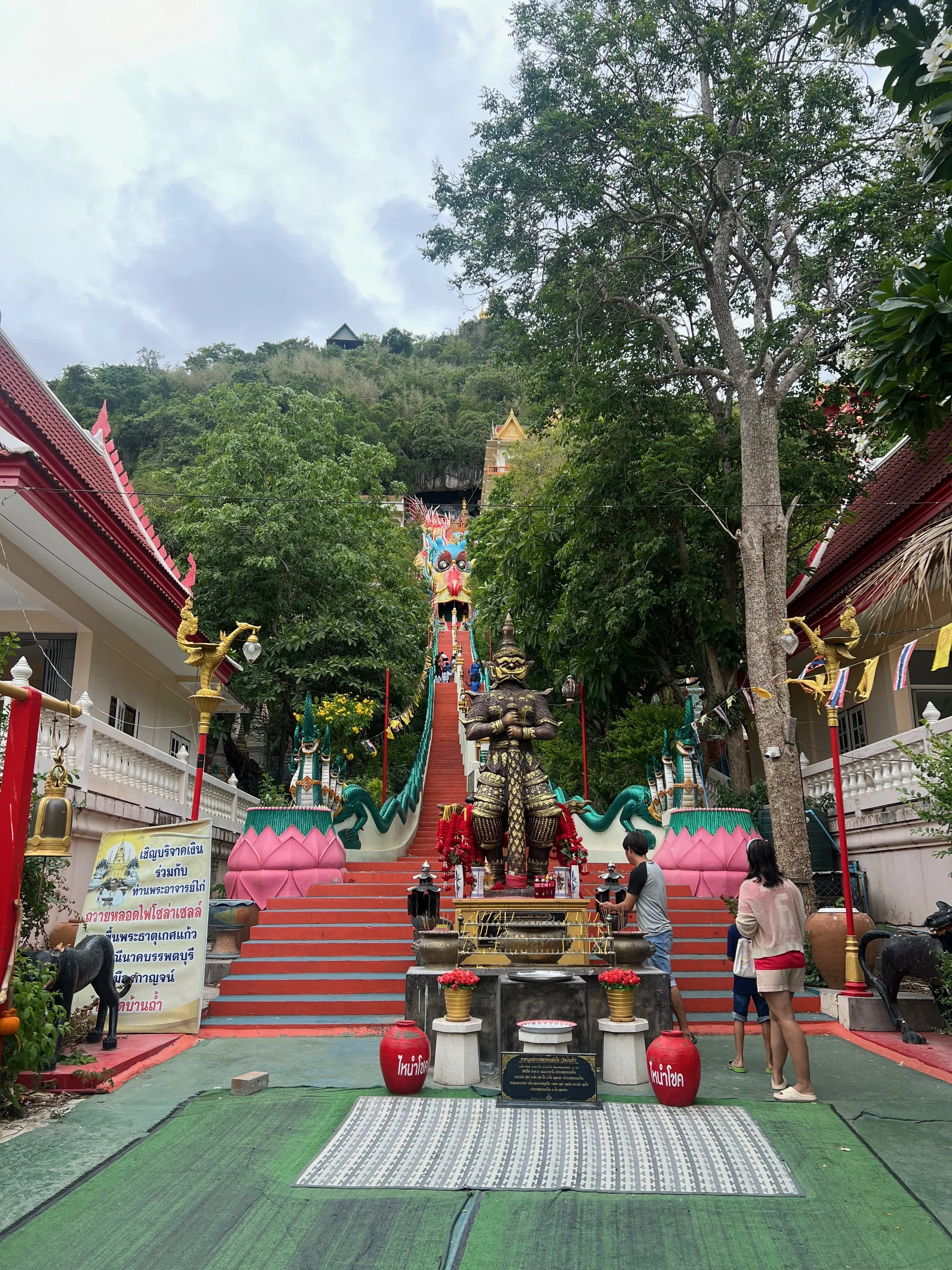 Wat Ban Tham temple