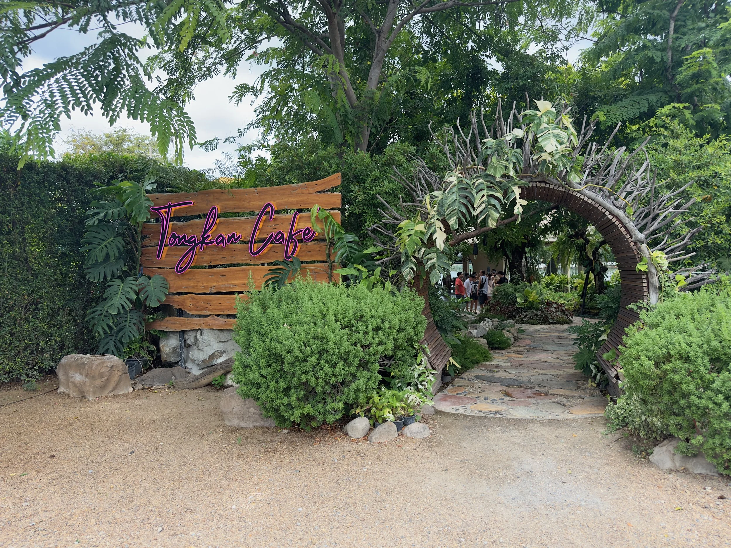 Tongkan Cafe