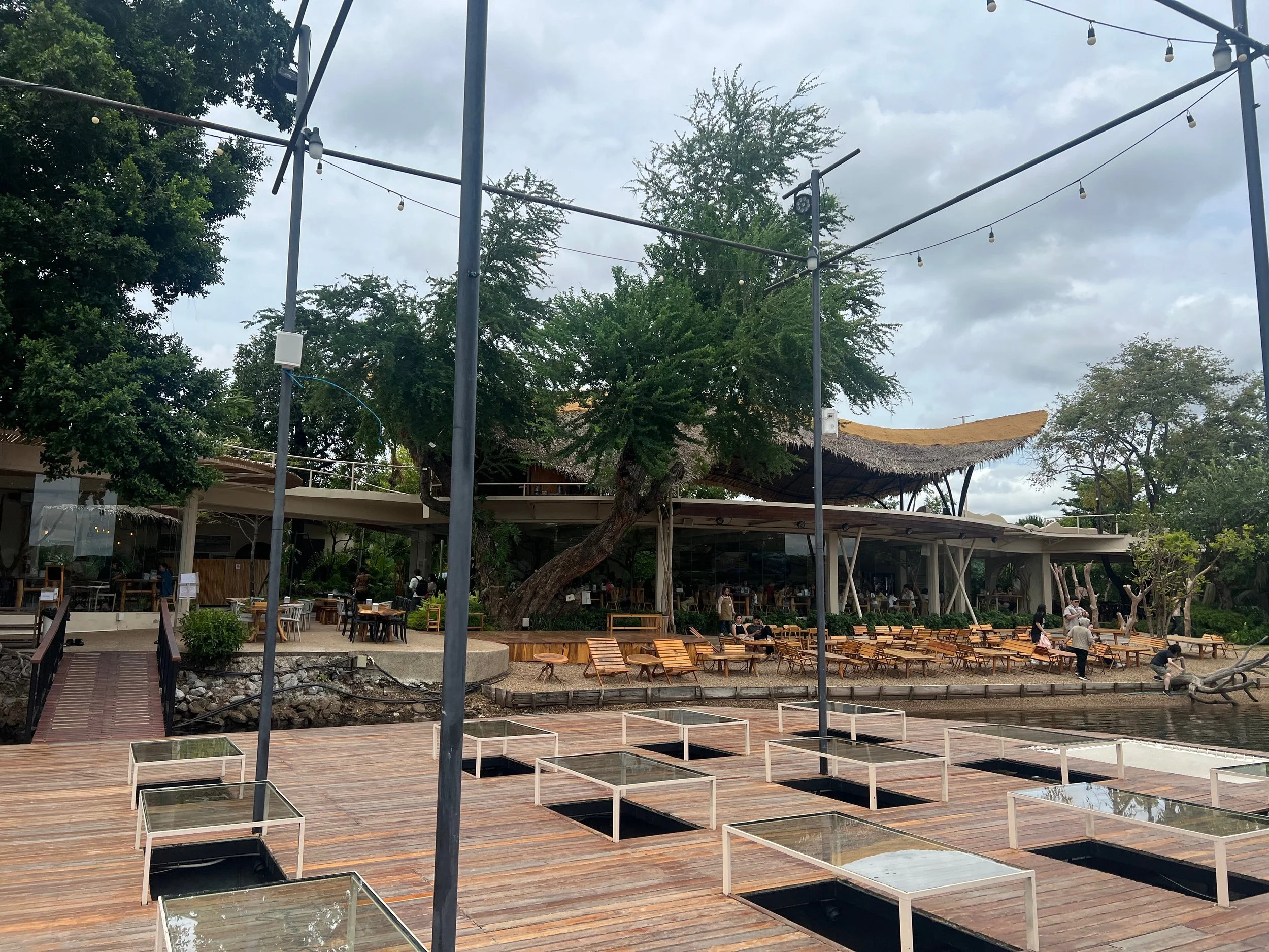 Tongkan Cafe floating platform