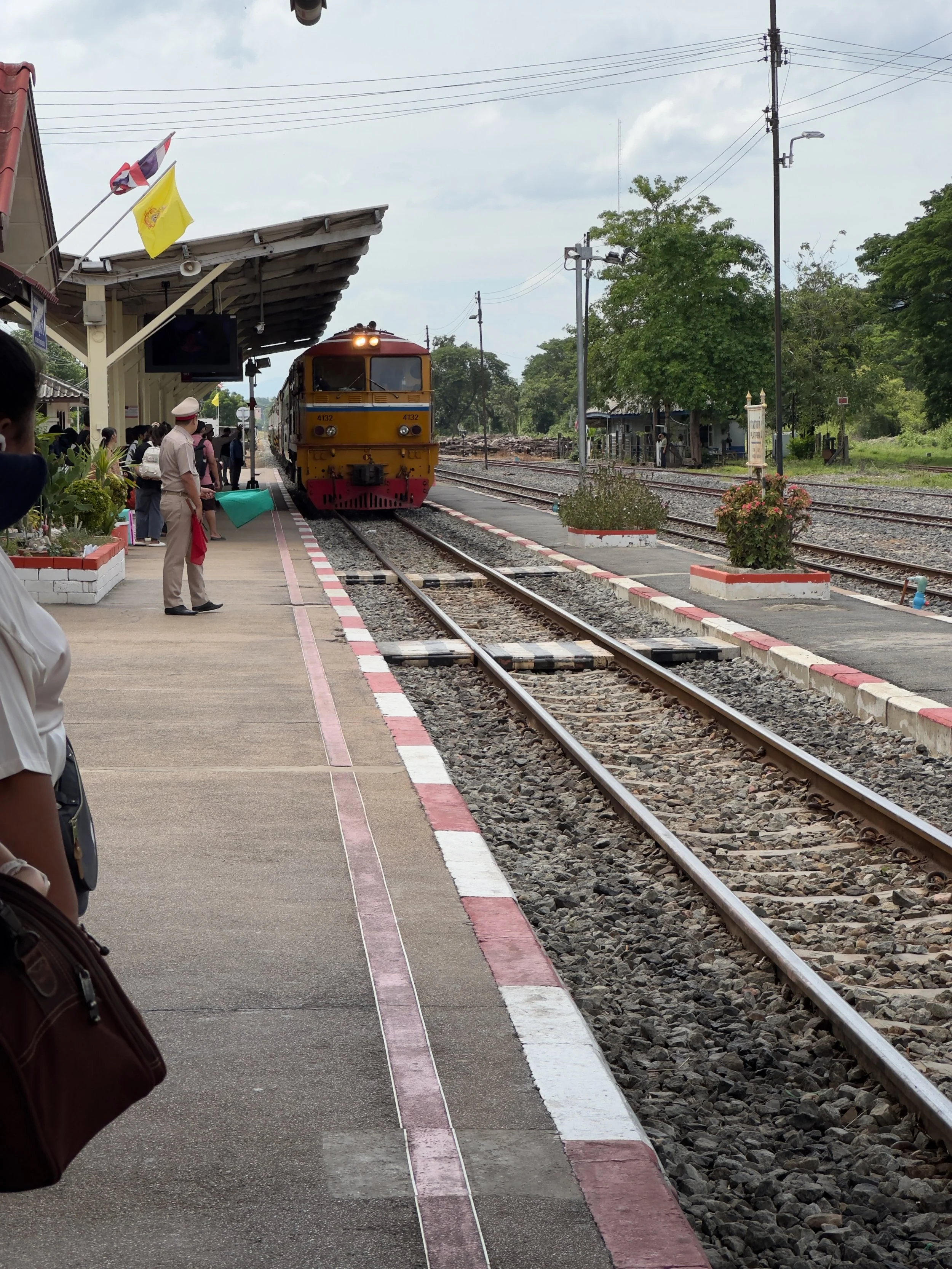 Train for Thon Buri, Bangkok