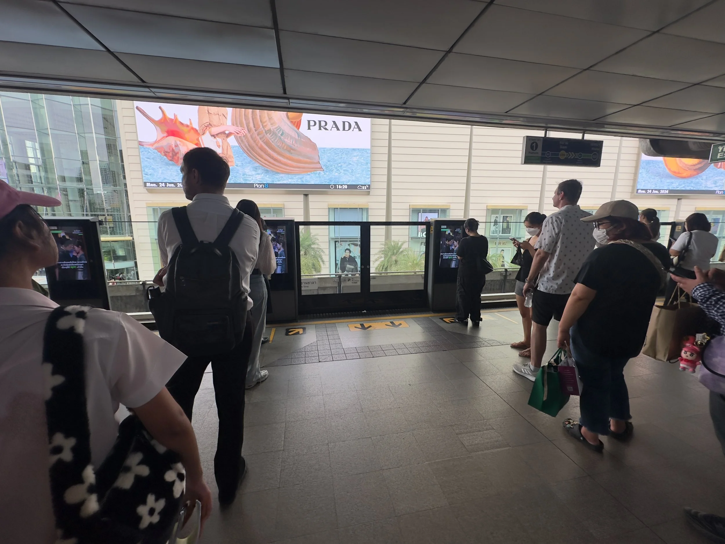 Orderly Queue, Siam BTS Station