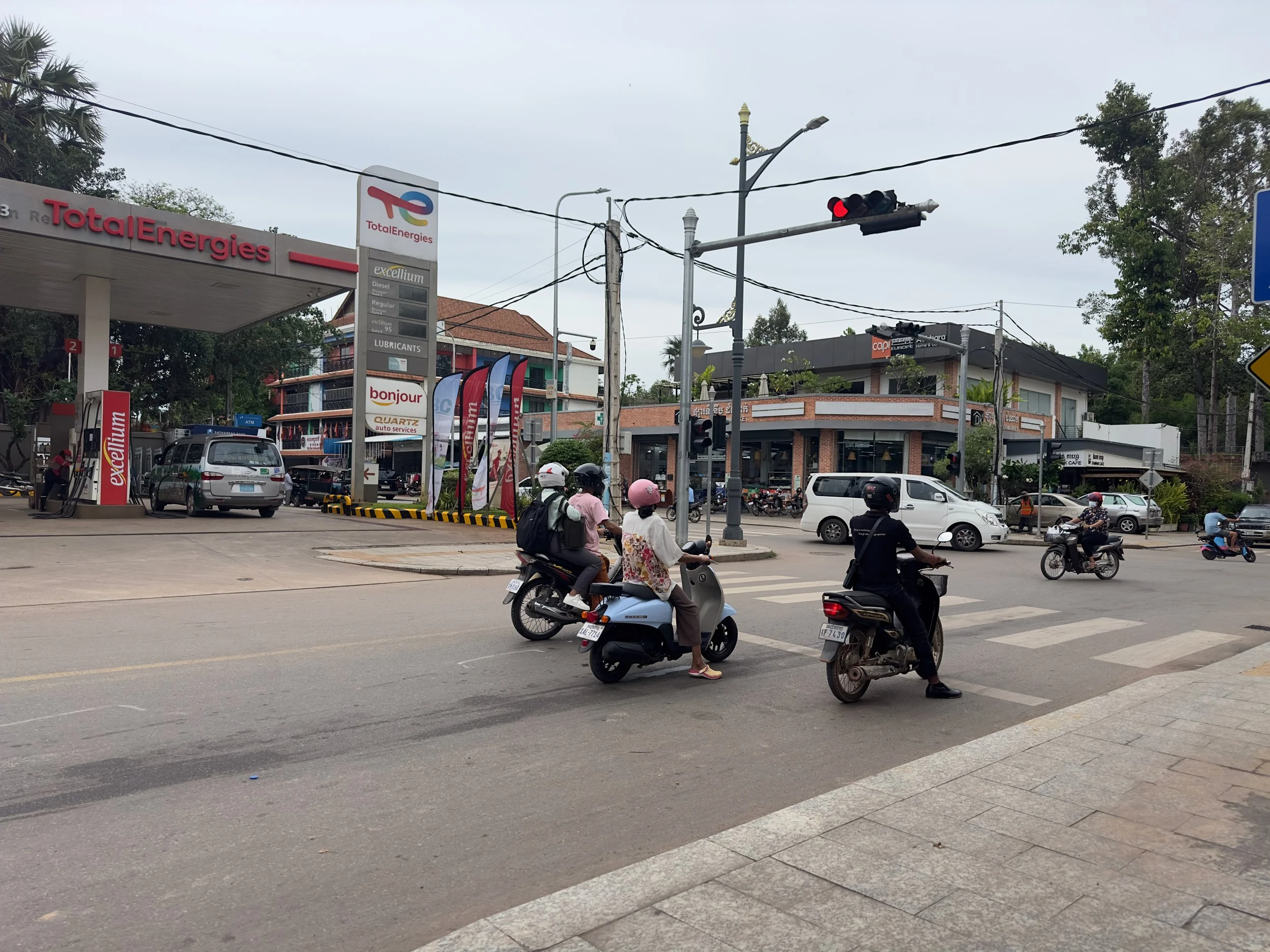 Out into the traffic, Royal Crown Hotel and Spa