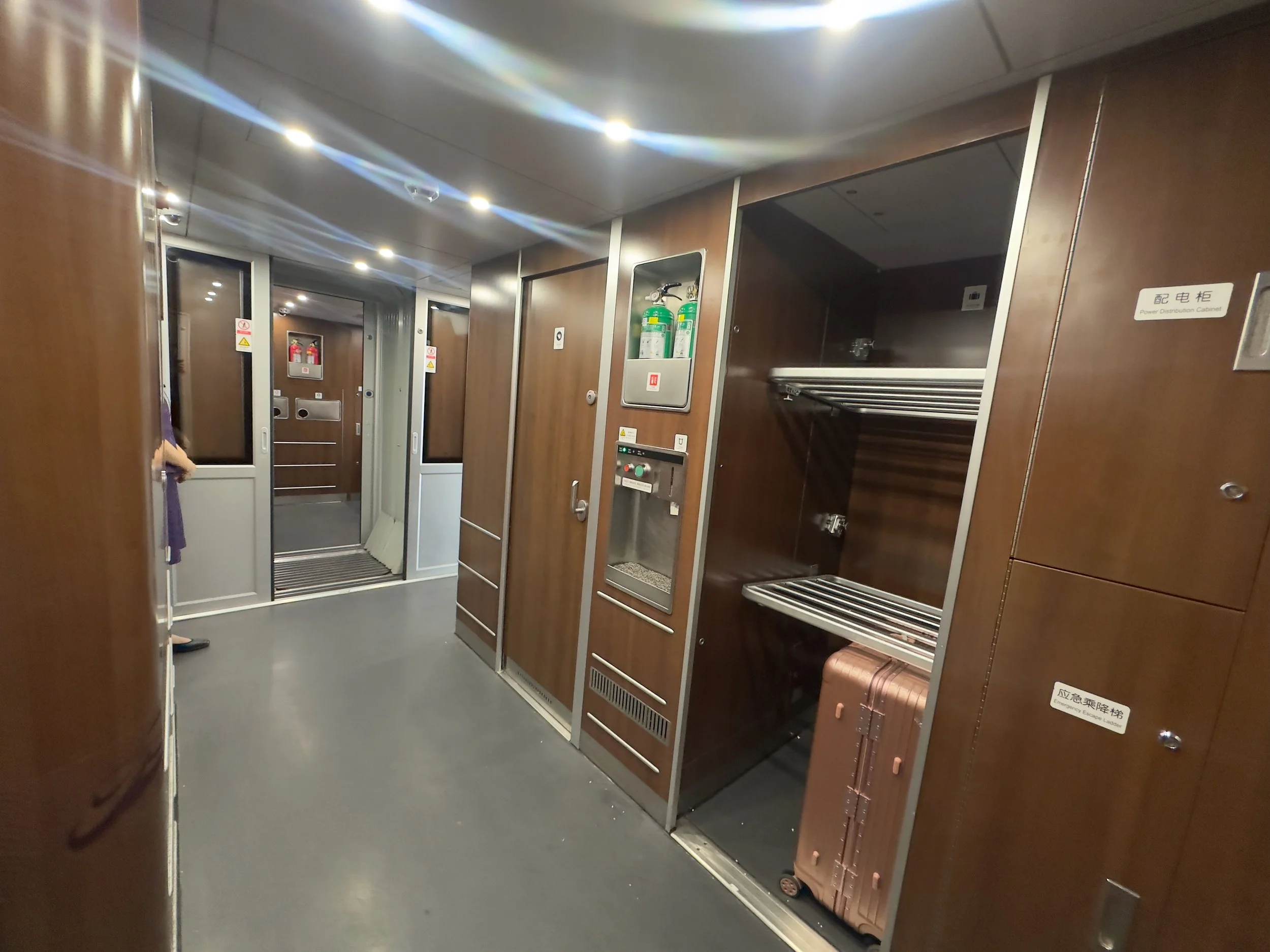Entry lobby/storage/WC's for our carriage ( the carriage attendant is hiding )