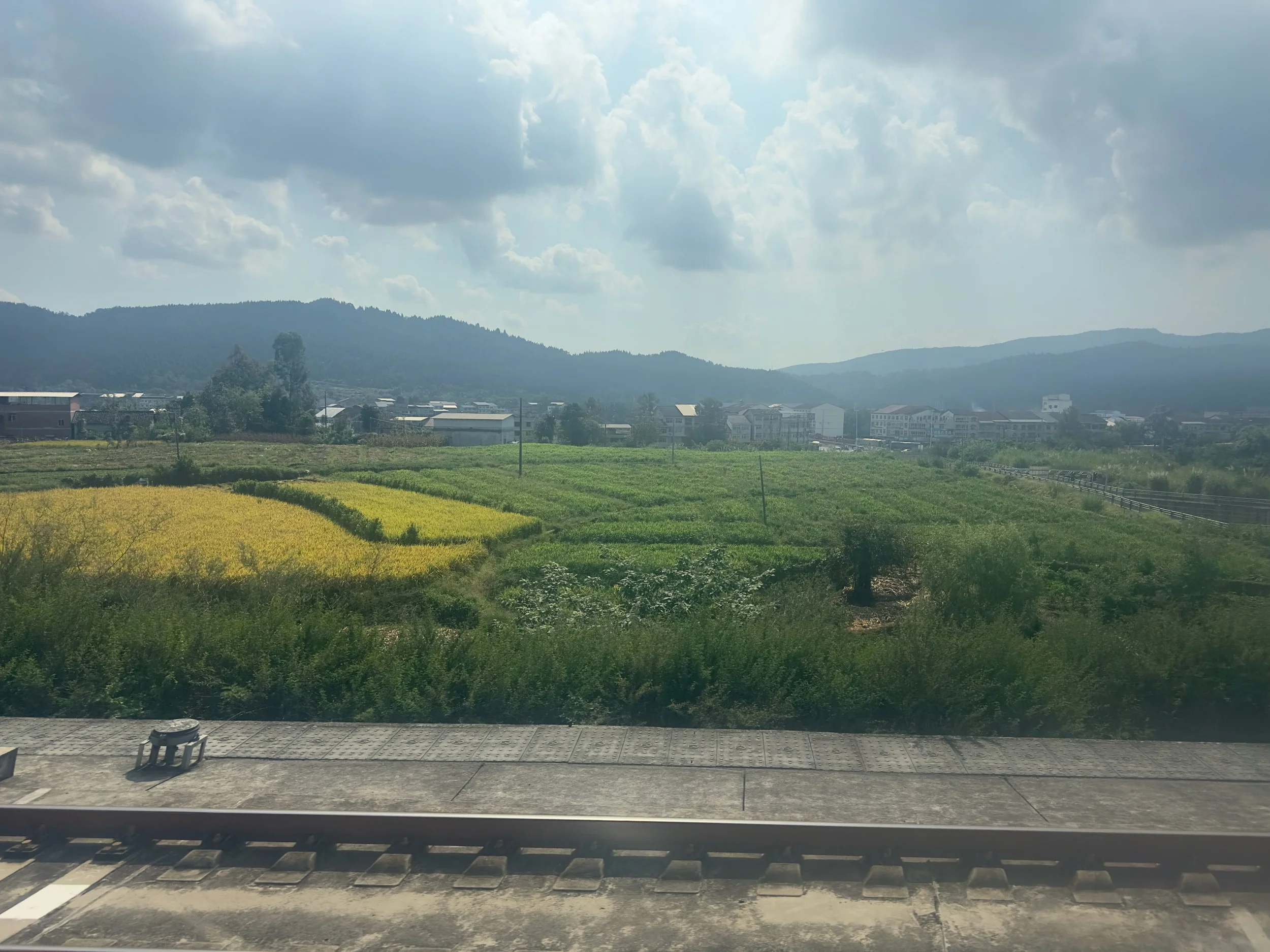 Scenery between Xian and Chengdu