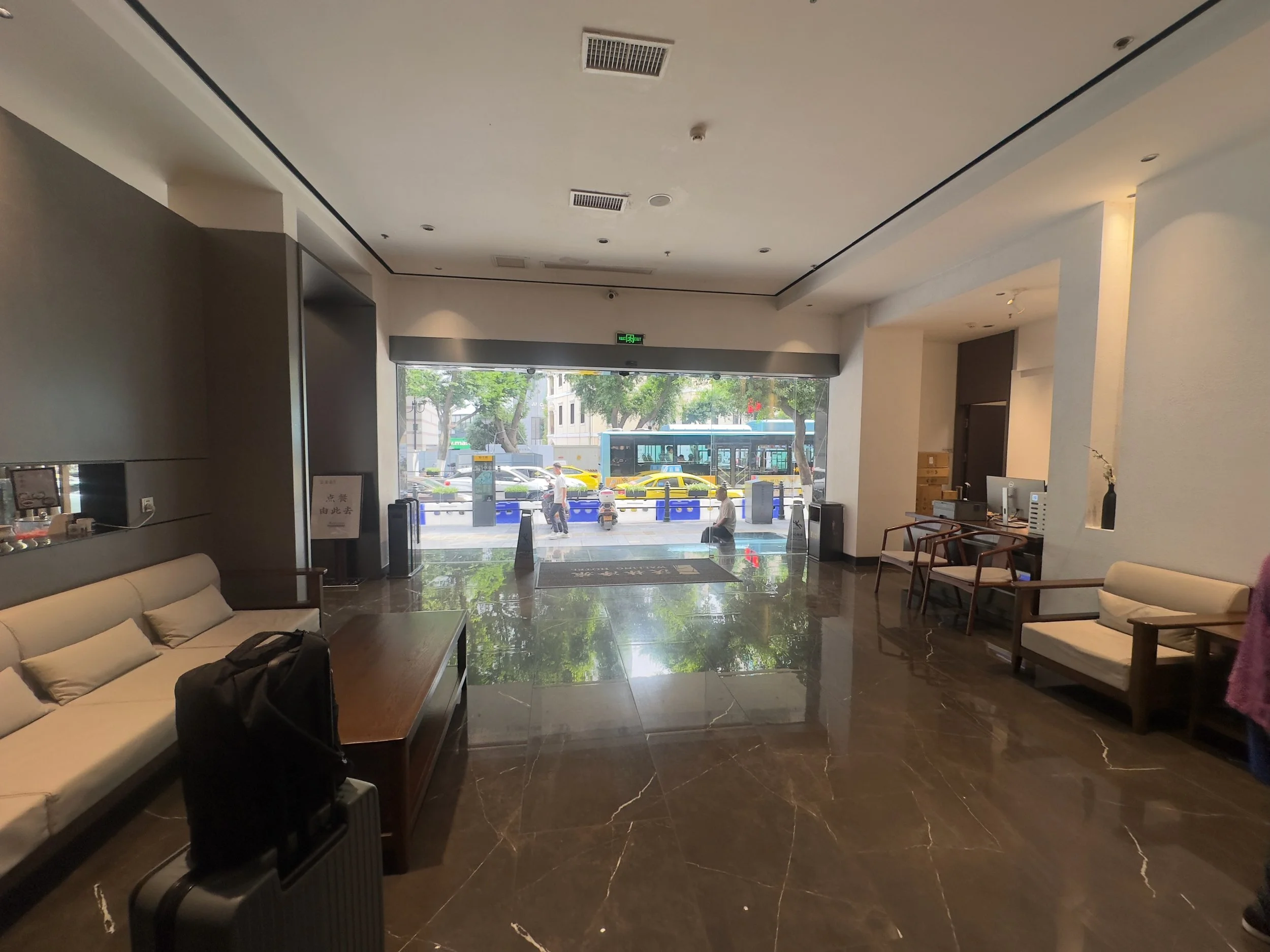 Walling Hotel entry lobby