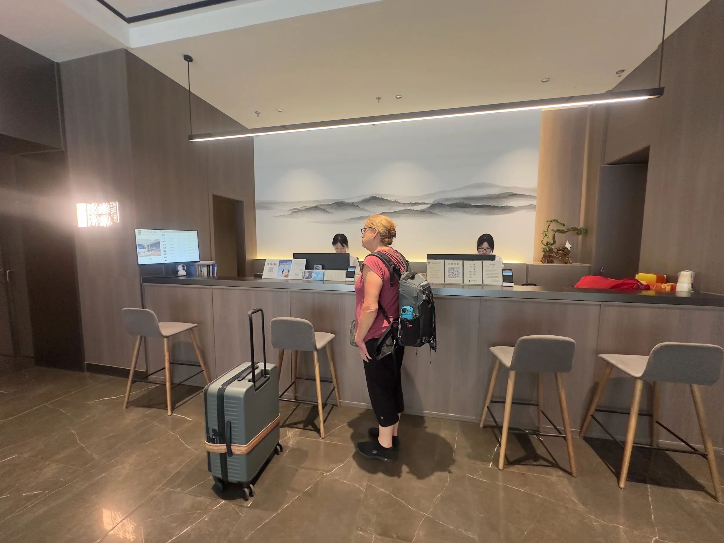 Checking in, Walling Hotel