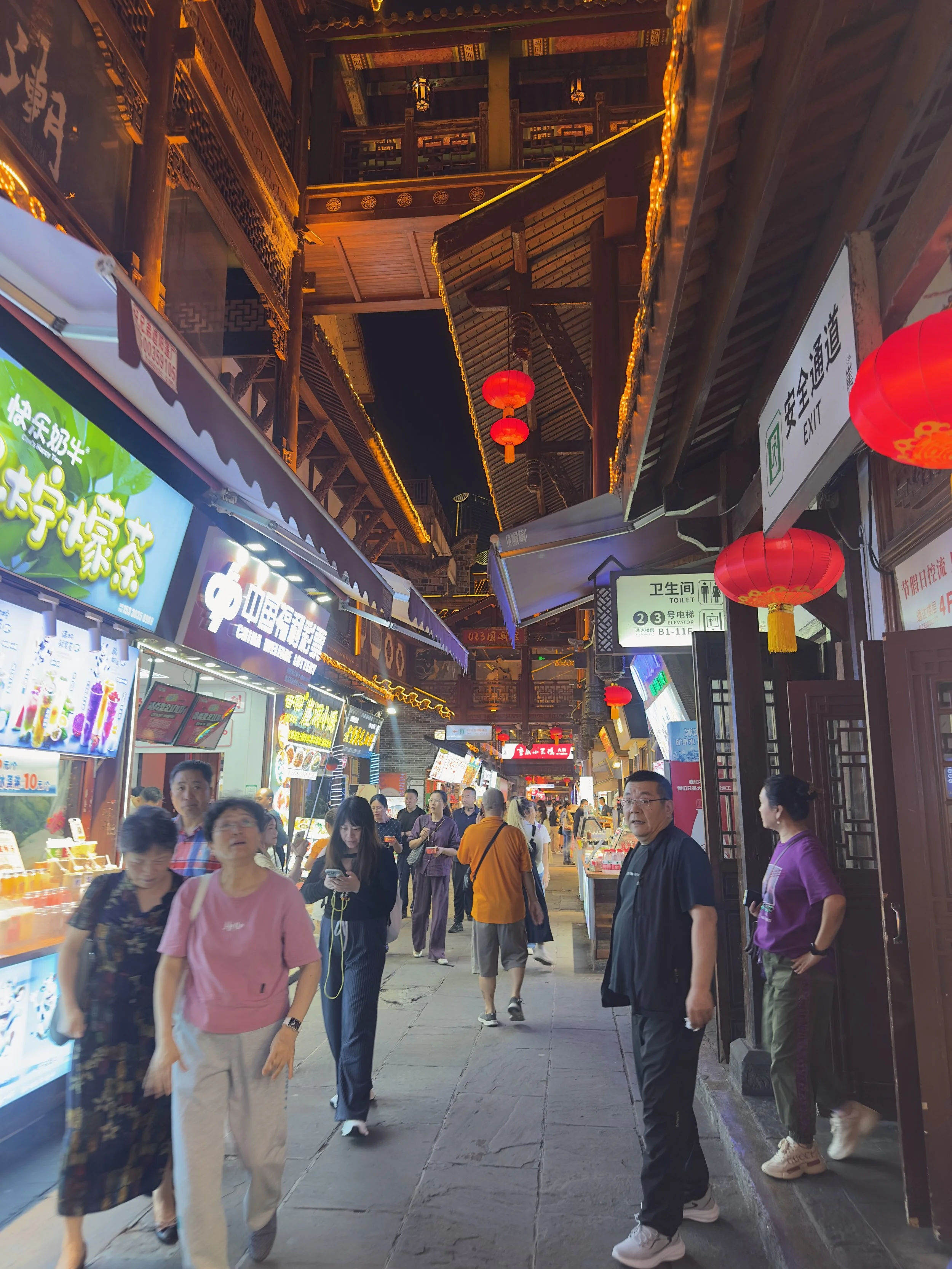 A street on Level 7, Hongyadong