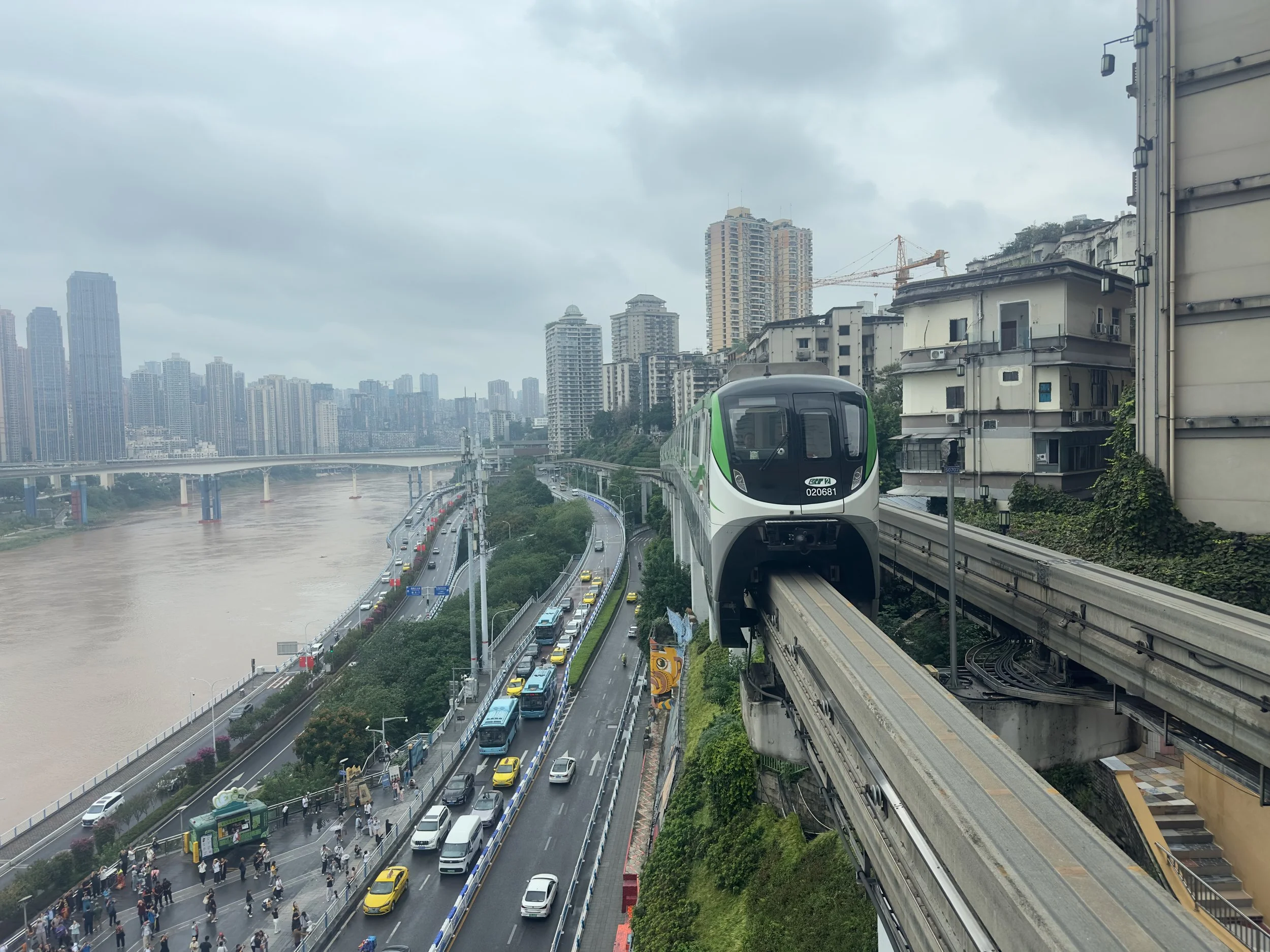 Line 2 Monorail entering Liziba Station