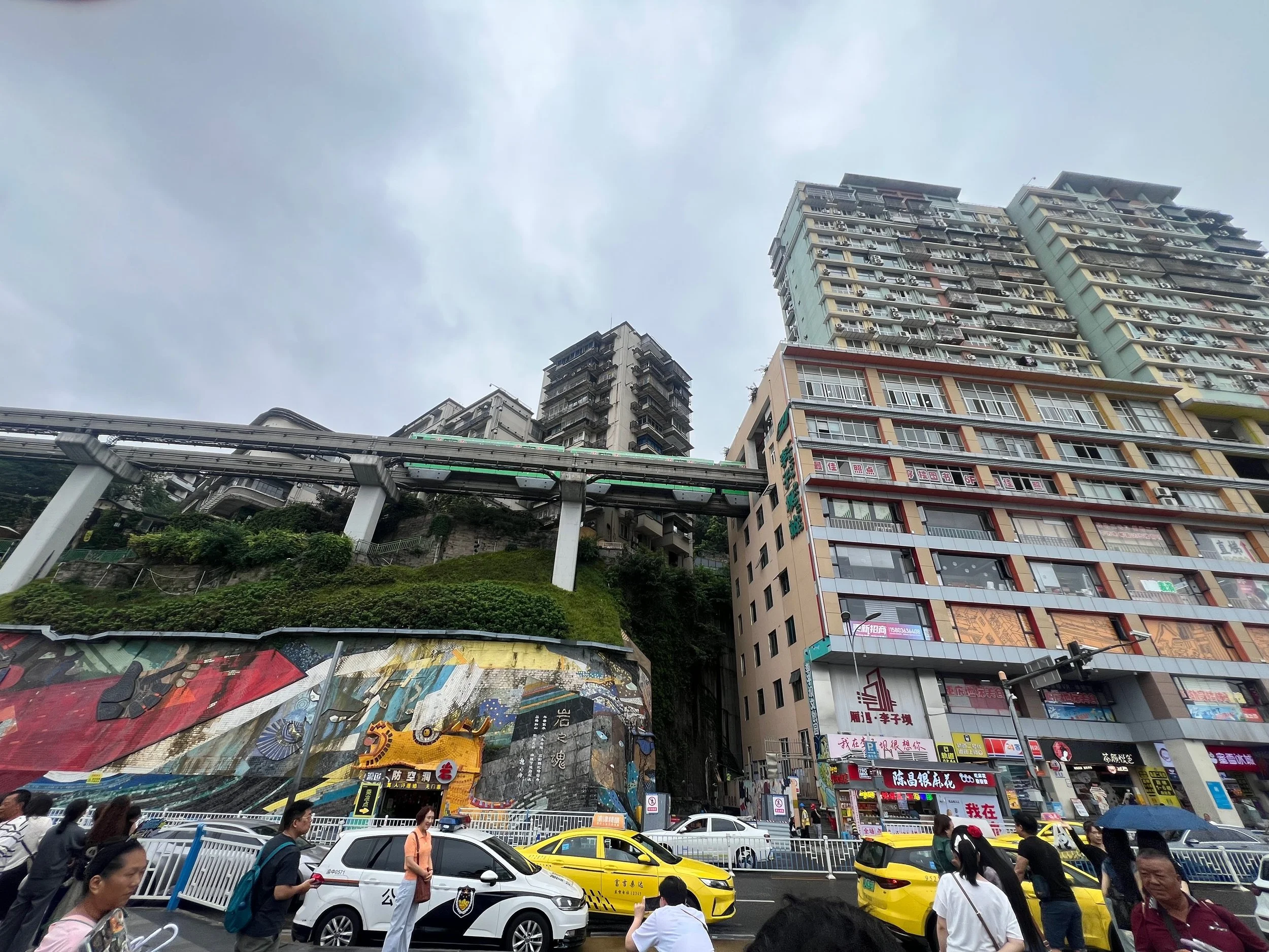 Liziba Station and traffic/crowds