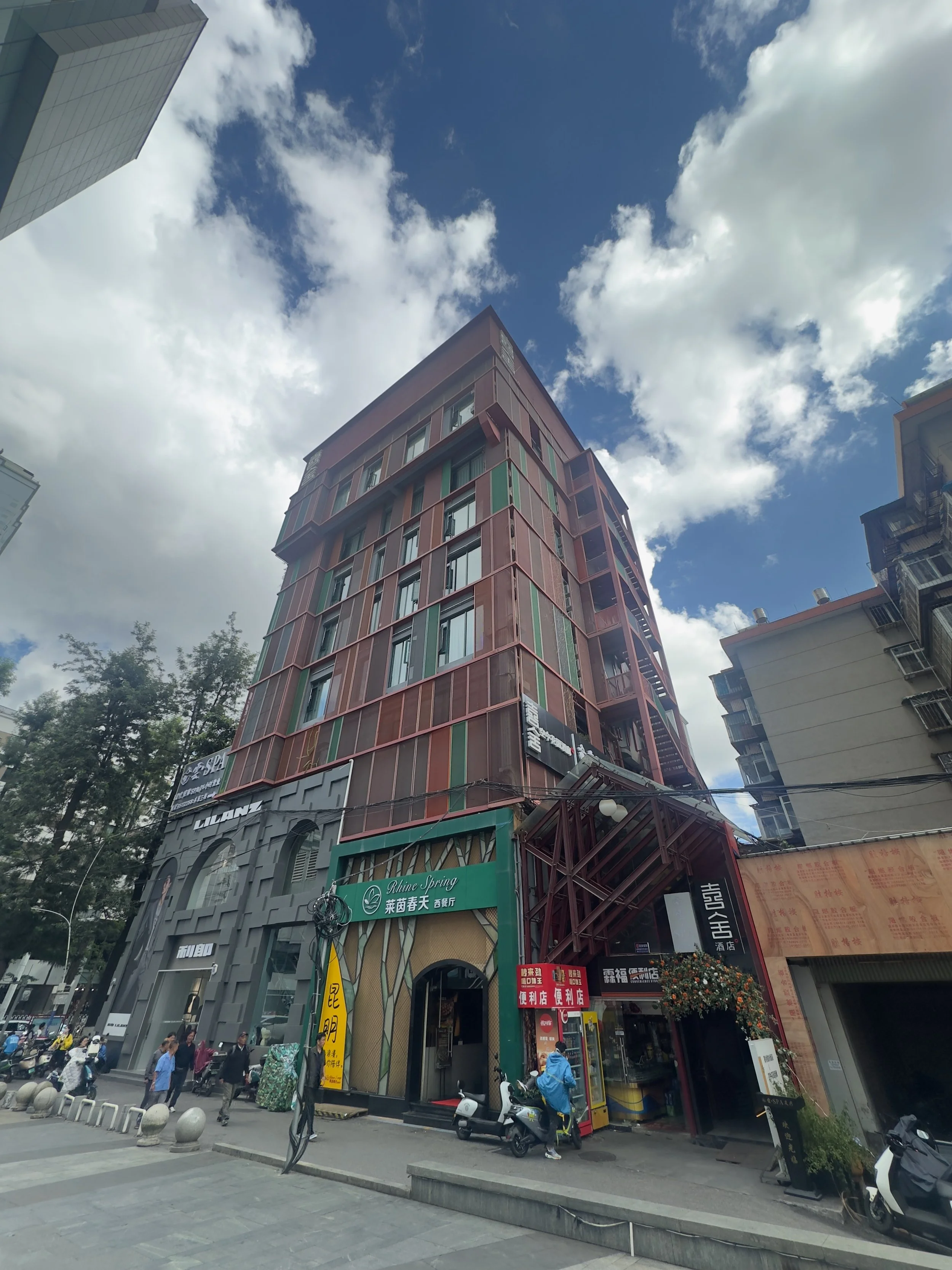 Xisheyin City Hotel ( entrance to the hotel is the little alley to the right )