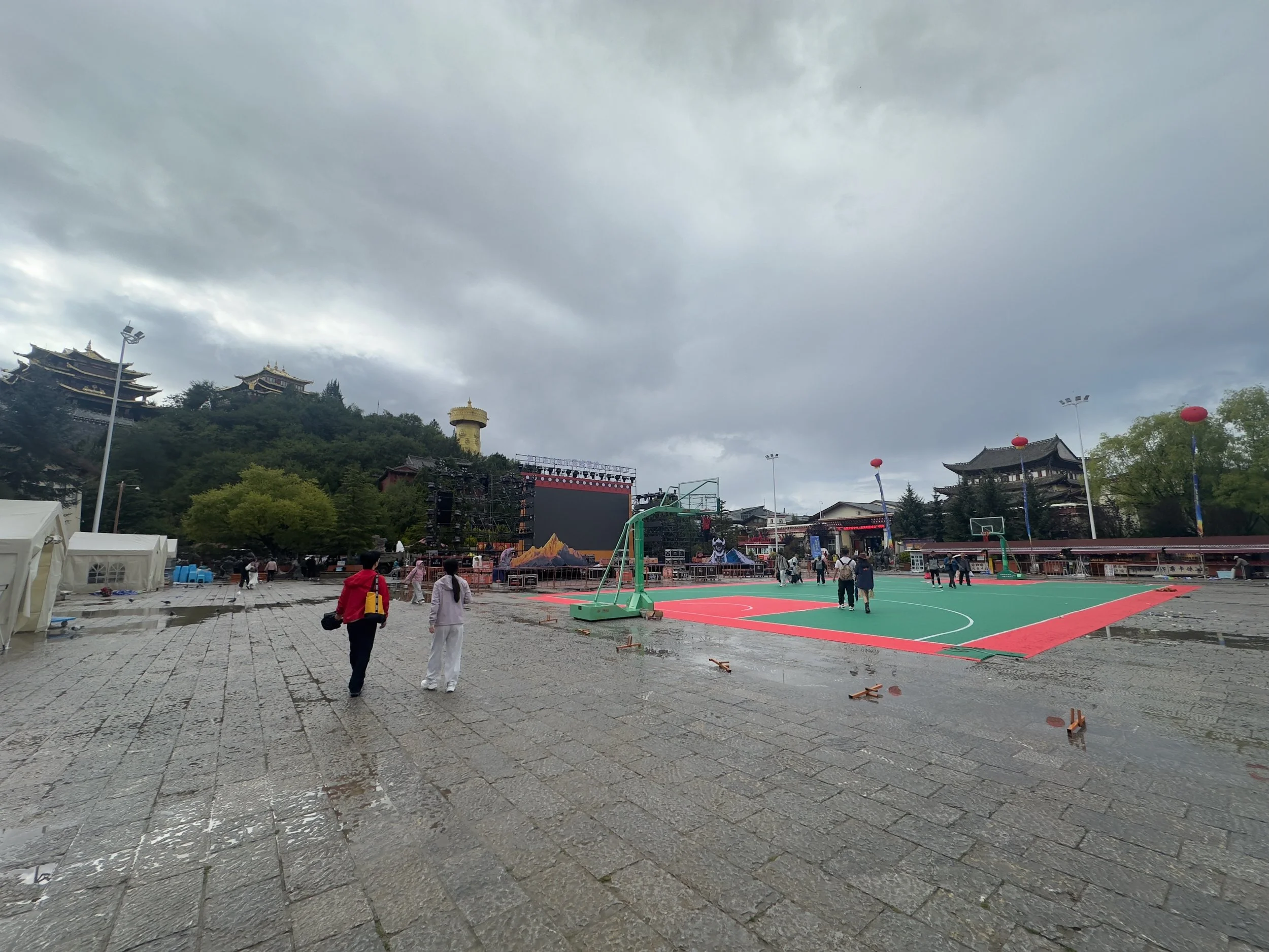 Guishan Park square, Dukezong/Shangri-la Ancient Town