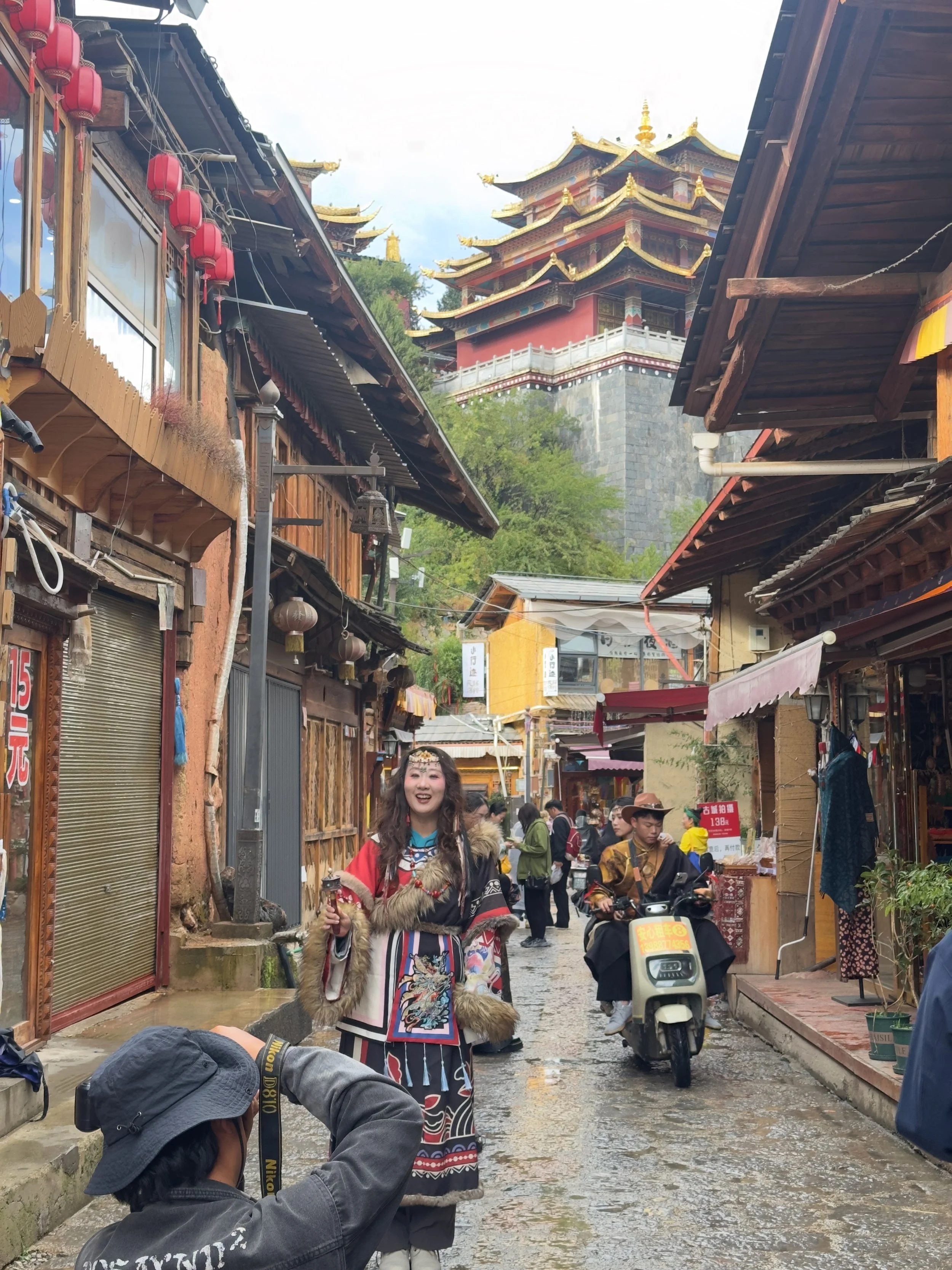 Just a normal scene in Dukezong/Shangri-la Ancient Town