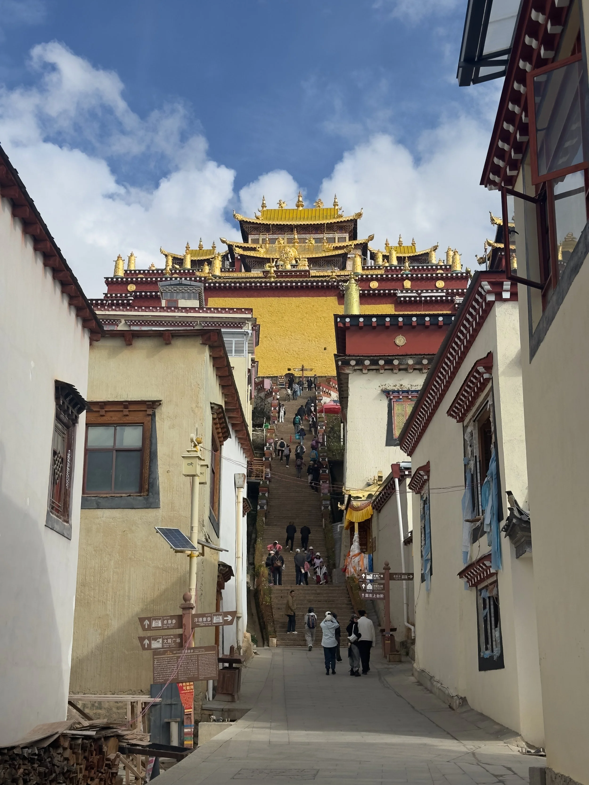 Main stairs up to the temples
