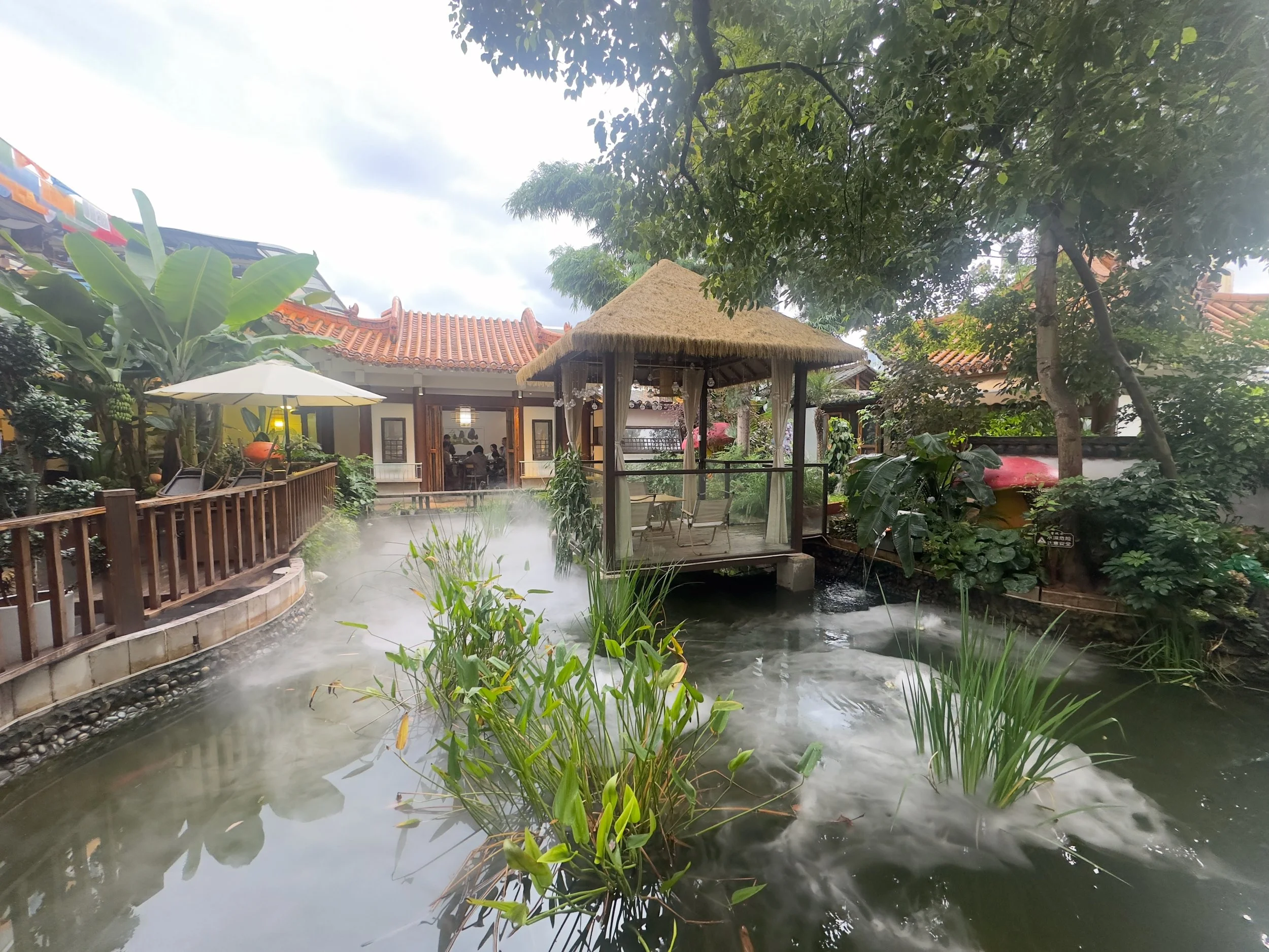 Garden bar/restaurants, XV Hotel